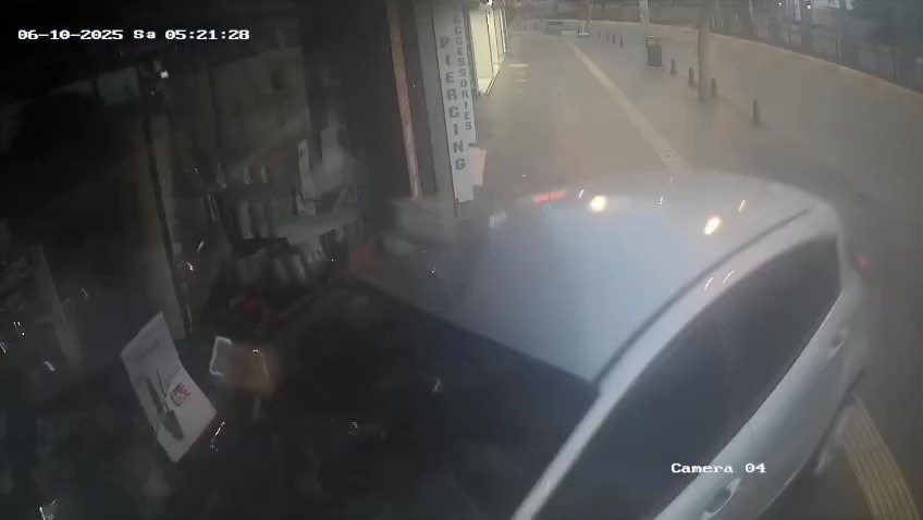 Manavgattakazaotomobilisyerinegirdi