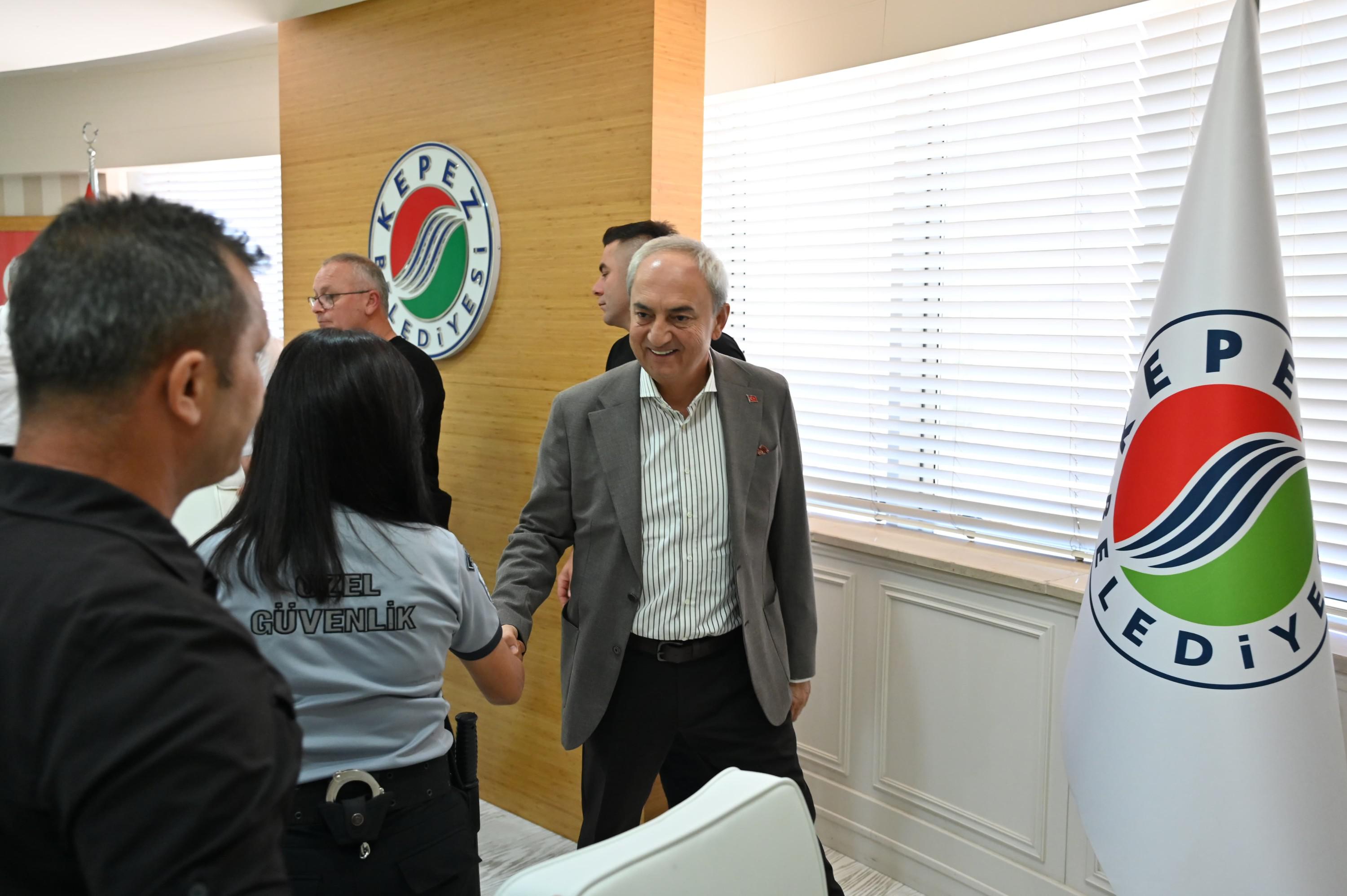 Mesutkocagozguvenlikpersonelleribelediyeninvitrini