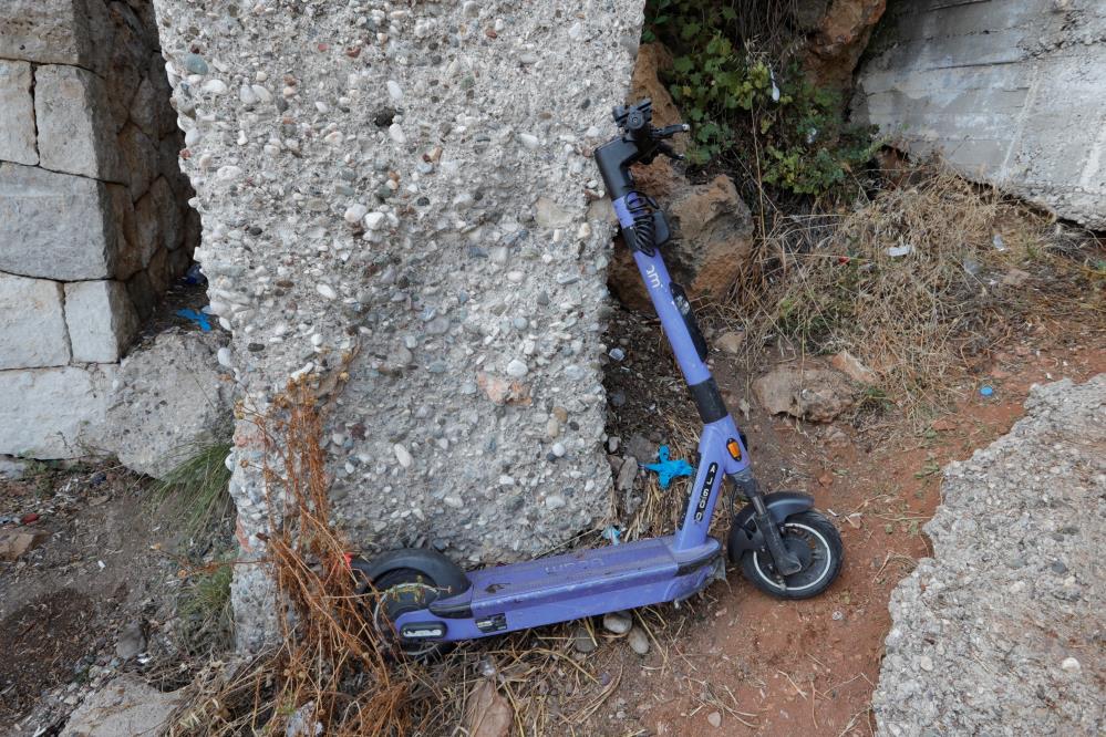 Yuzmekicingittigivaryanttascooter