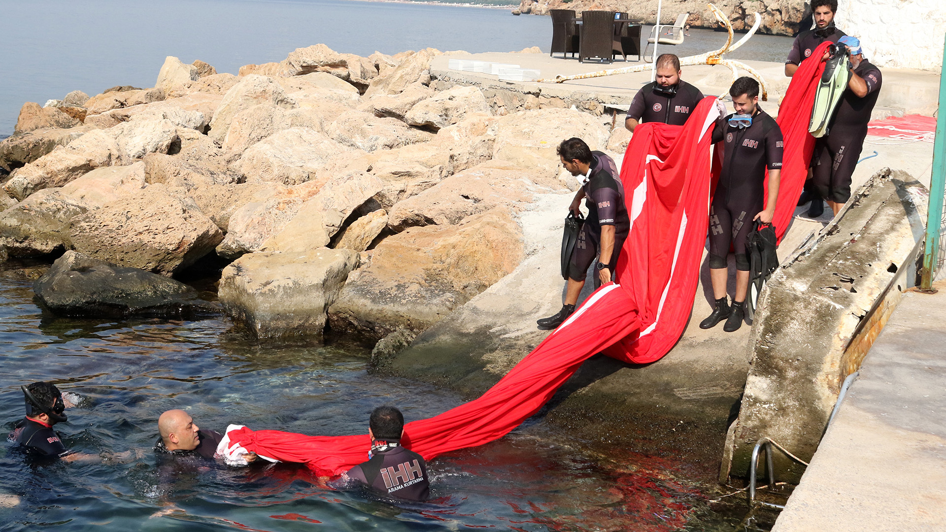 15Temmuzdaakdenizkiyilarindaduygulandiran Turkbayragi1