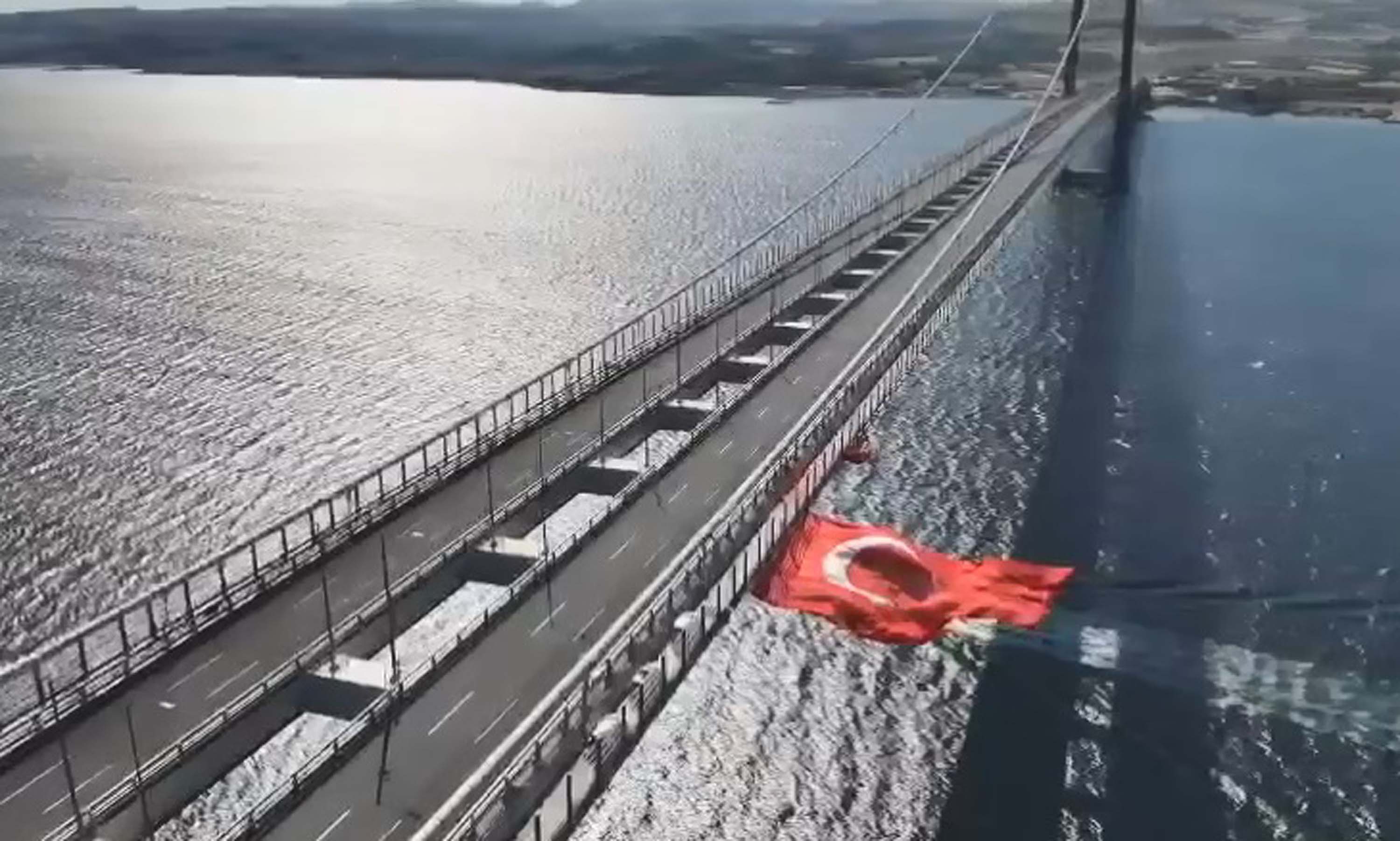 15Temmuzicincanakkalekoprusuneturkbayragiasildi1