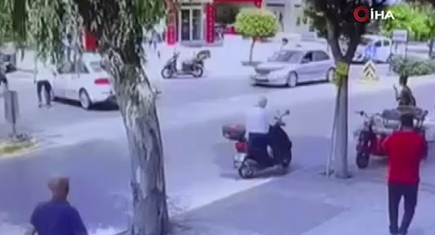 Alanyadamotosikletliotomobileçarptı (2)