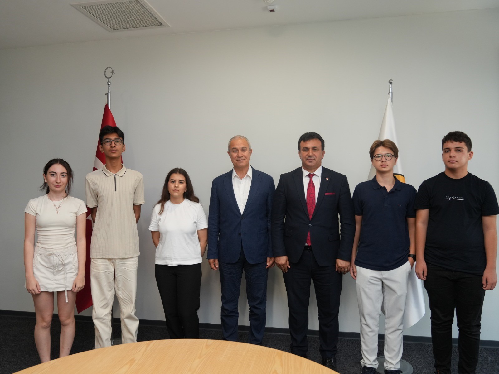 Alanyaningururlarindanbaskanozcelikeziyaret1