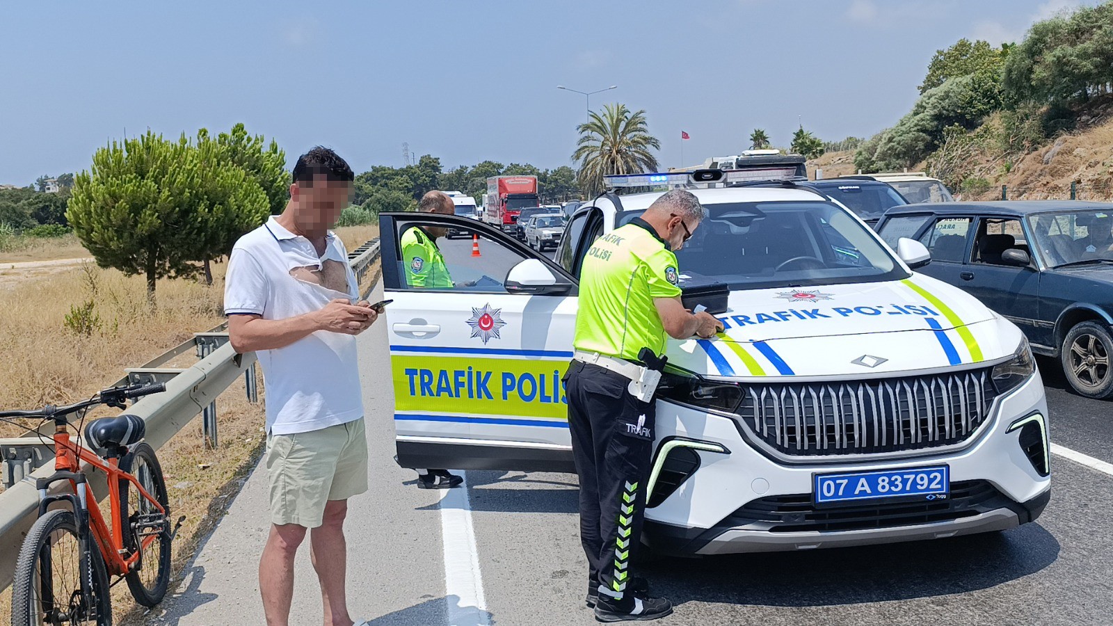 Alkollusurucuotomobilecarptı