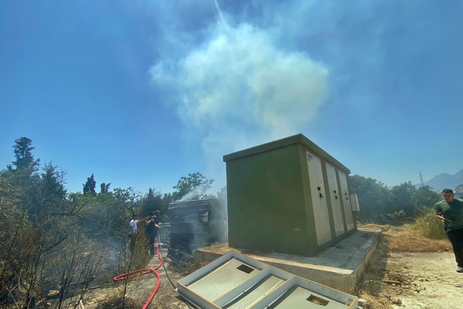 Antalyadaluksvillalarınyakinindakiyanginkorkuttu