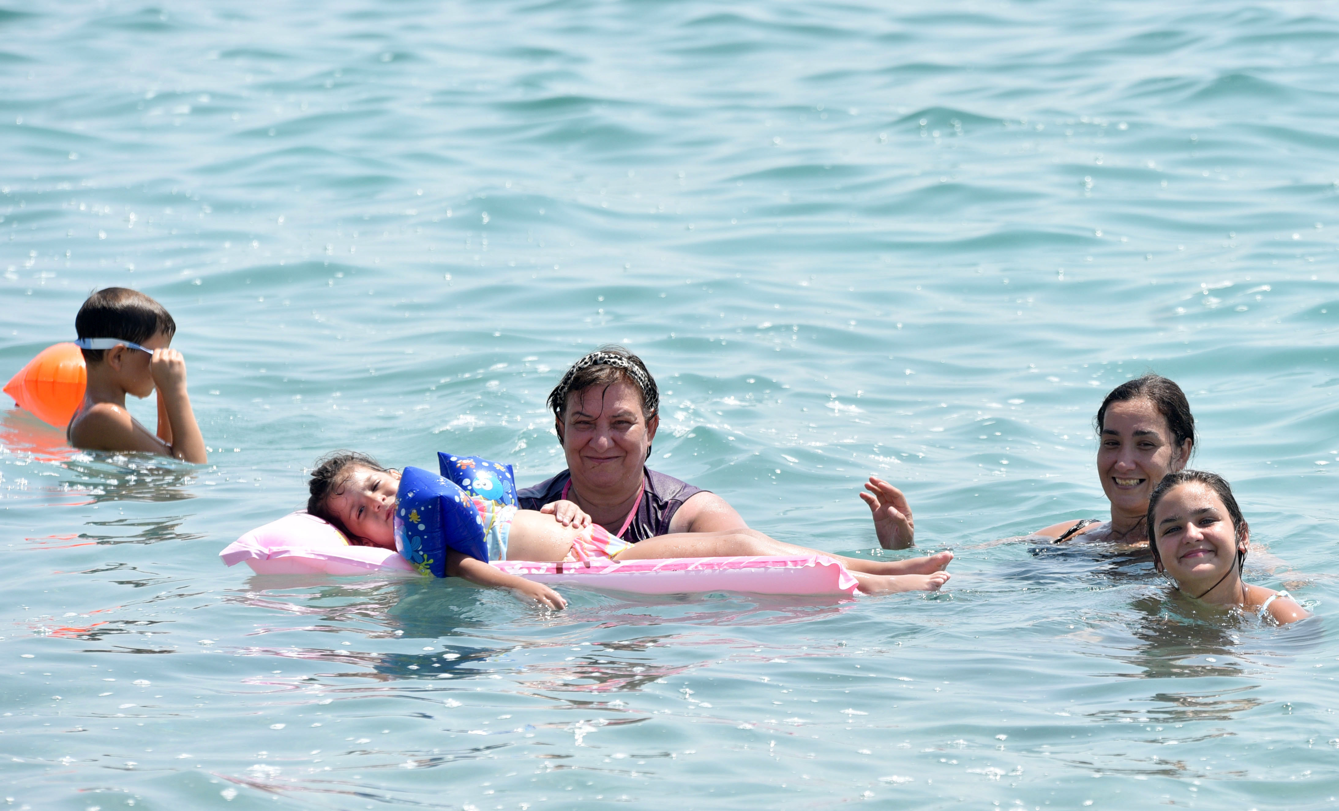 Antalyadavatandaslarnemdenkactisolugudenizdealdi