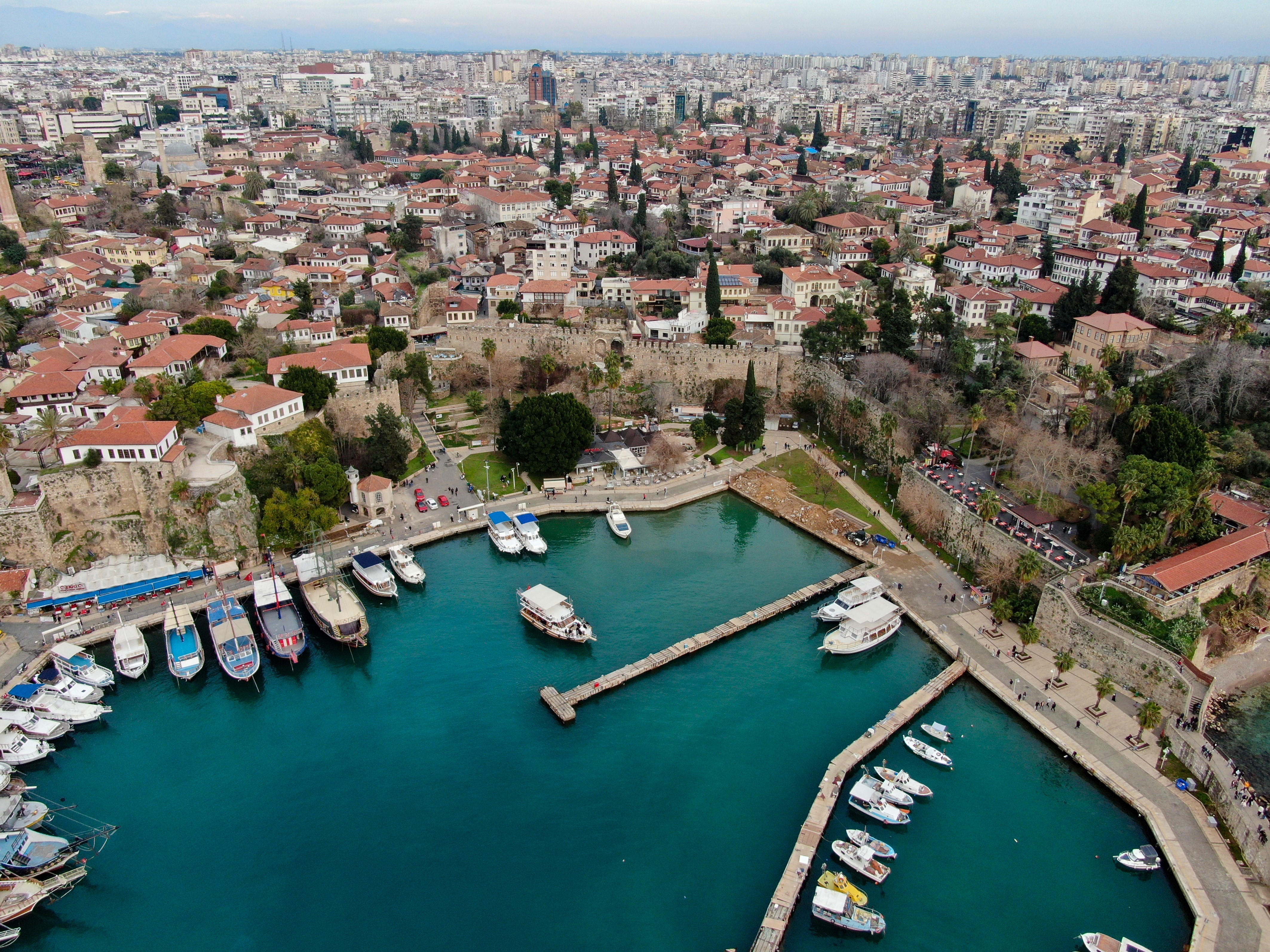 Antalyavegazipasahavalimanindanrekorustunerekor