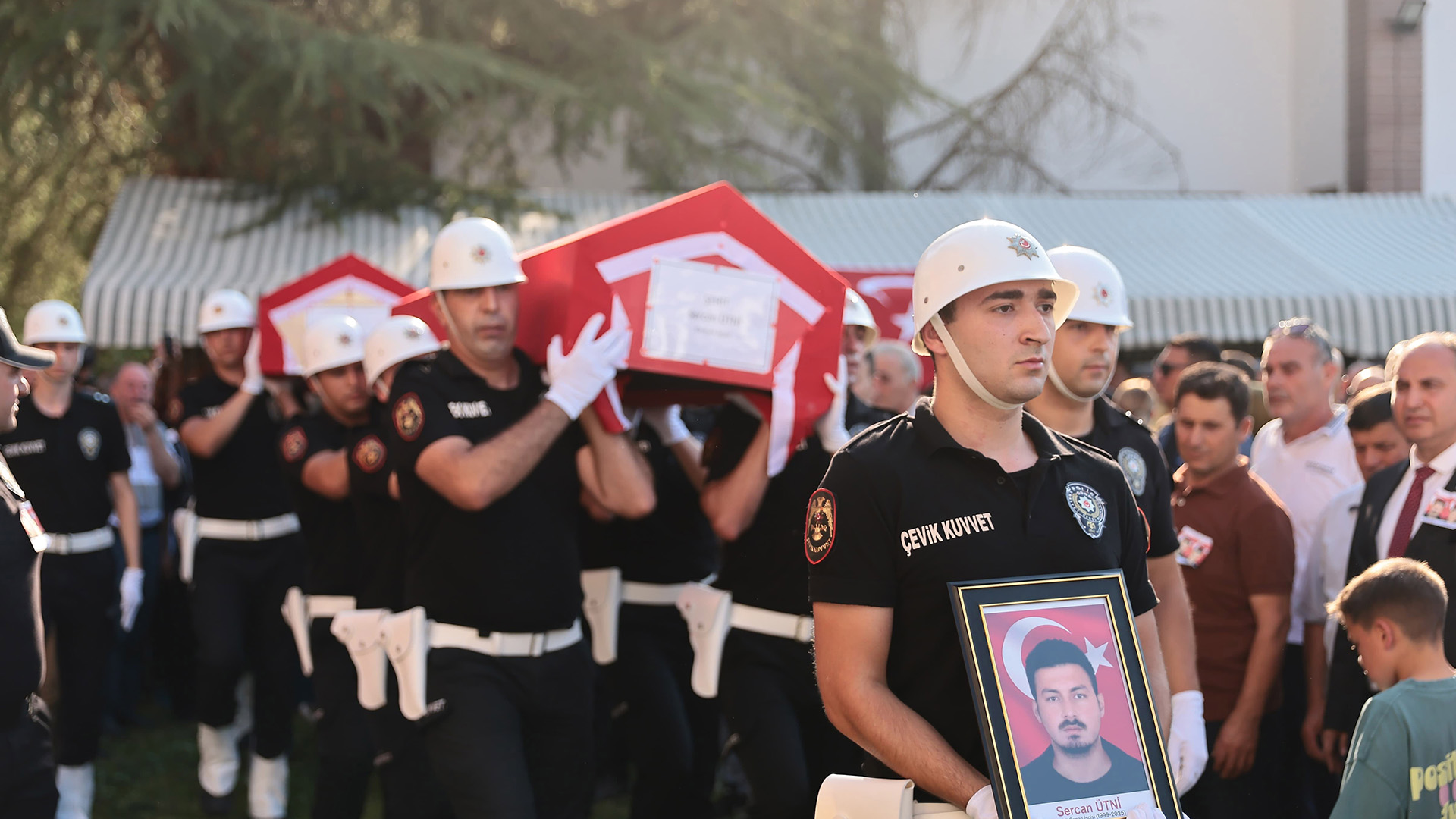 Aynıgunisebaslamislardibirliktesehitoldular