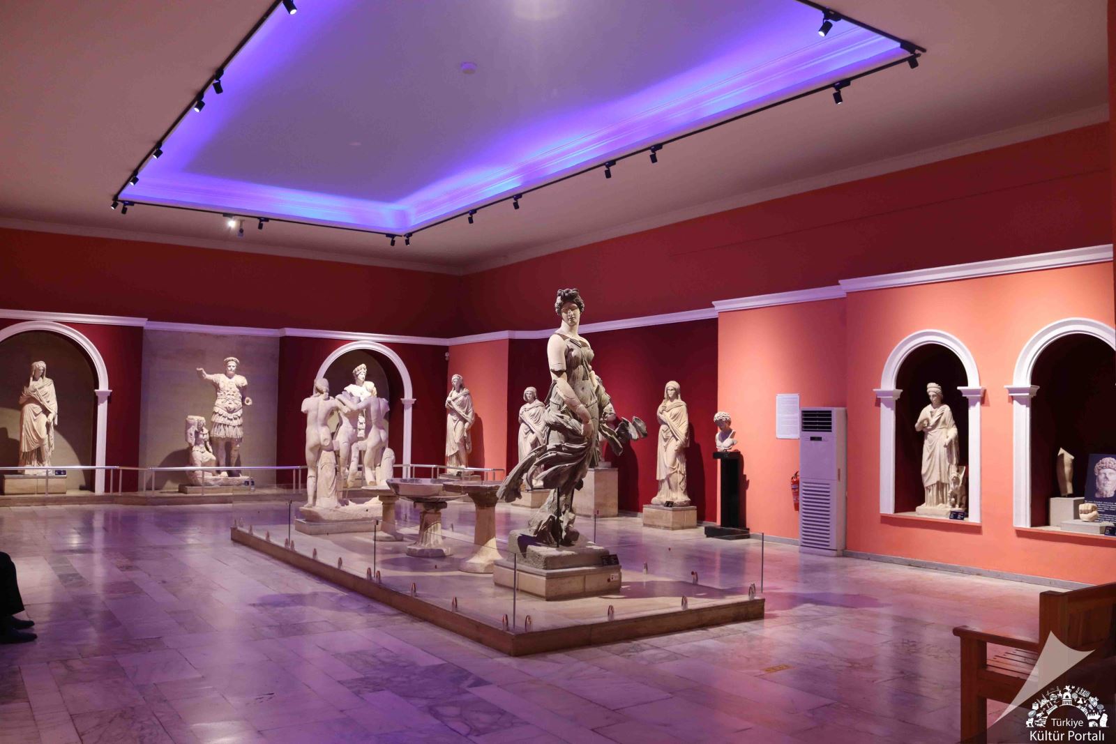 Bakanlikacikladiantalyamuzesiartikziyaretciairlamayacak