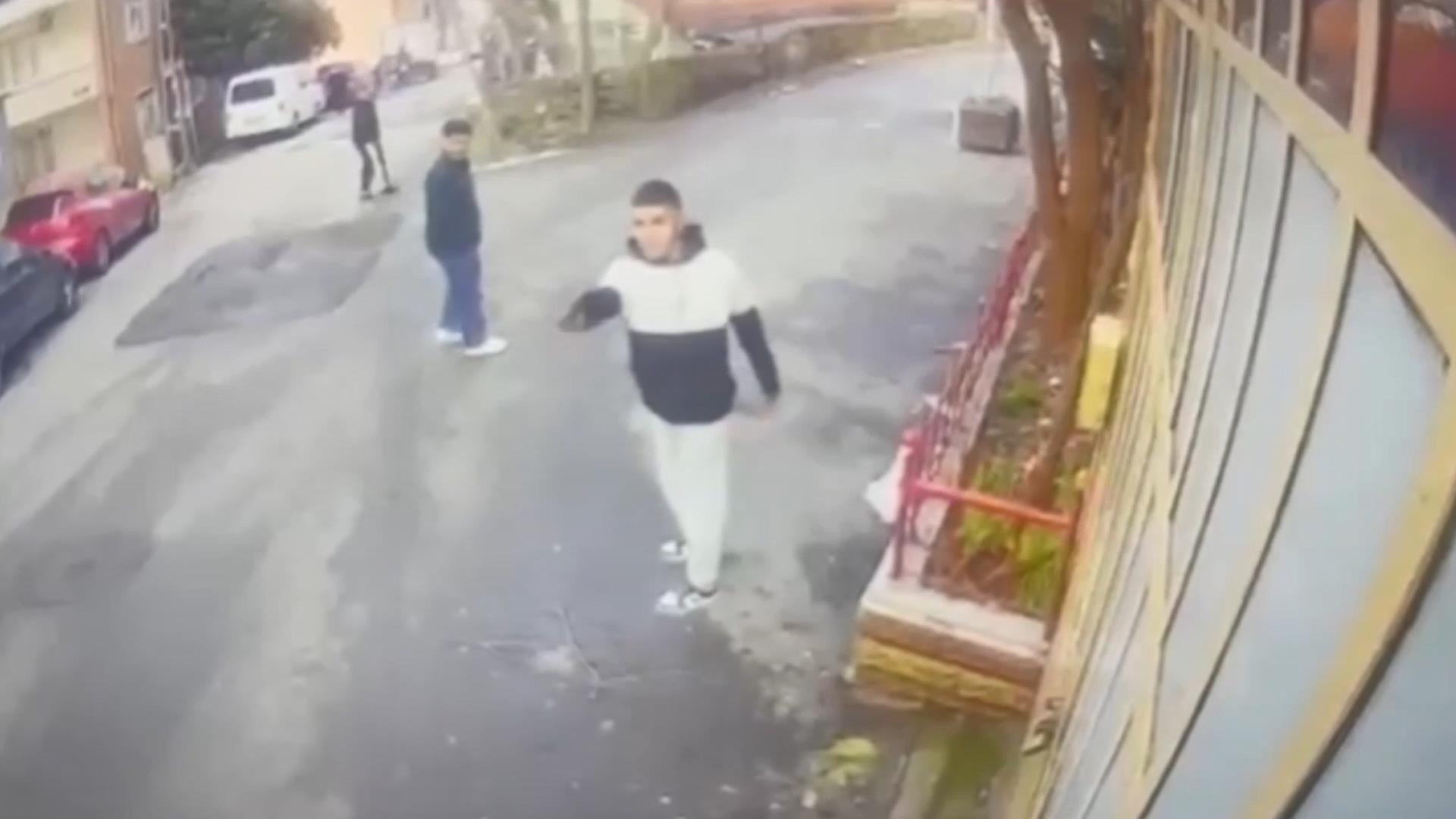 Basınacizikatanarkadasınakursunsıktı