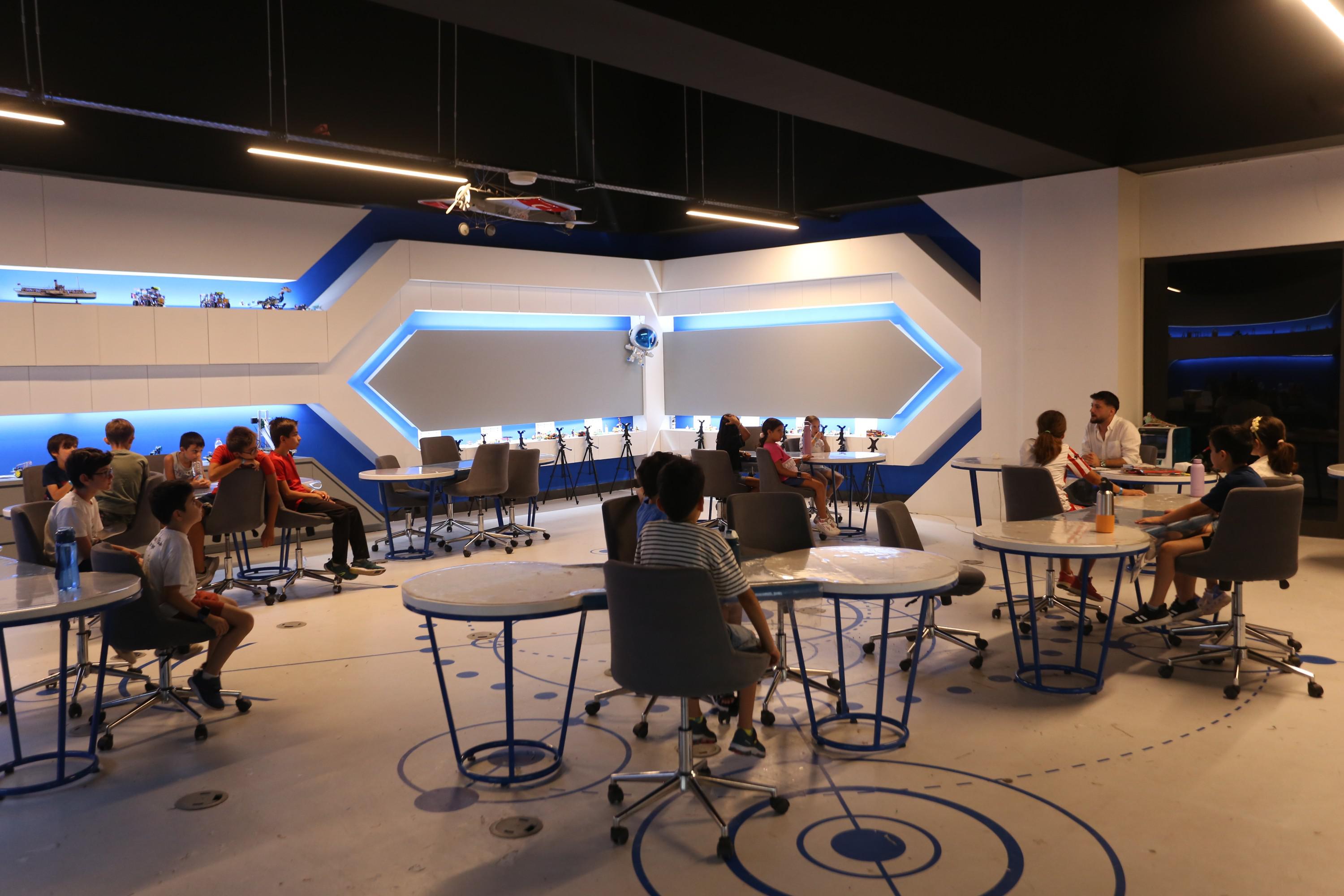 Bilimmerkezindecocuklareglenerekogreniyor1