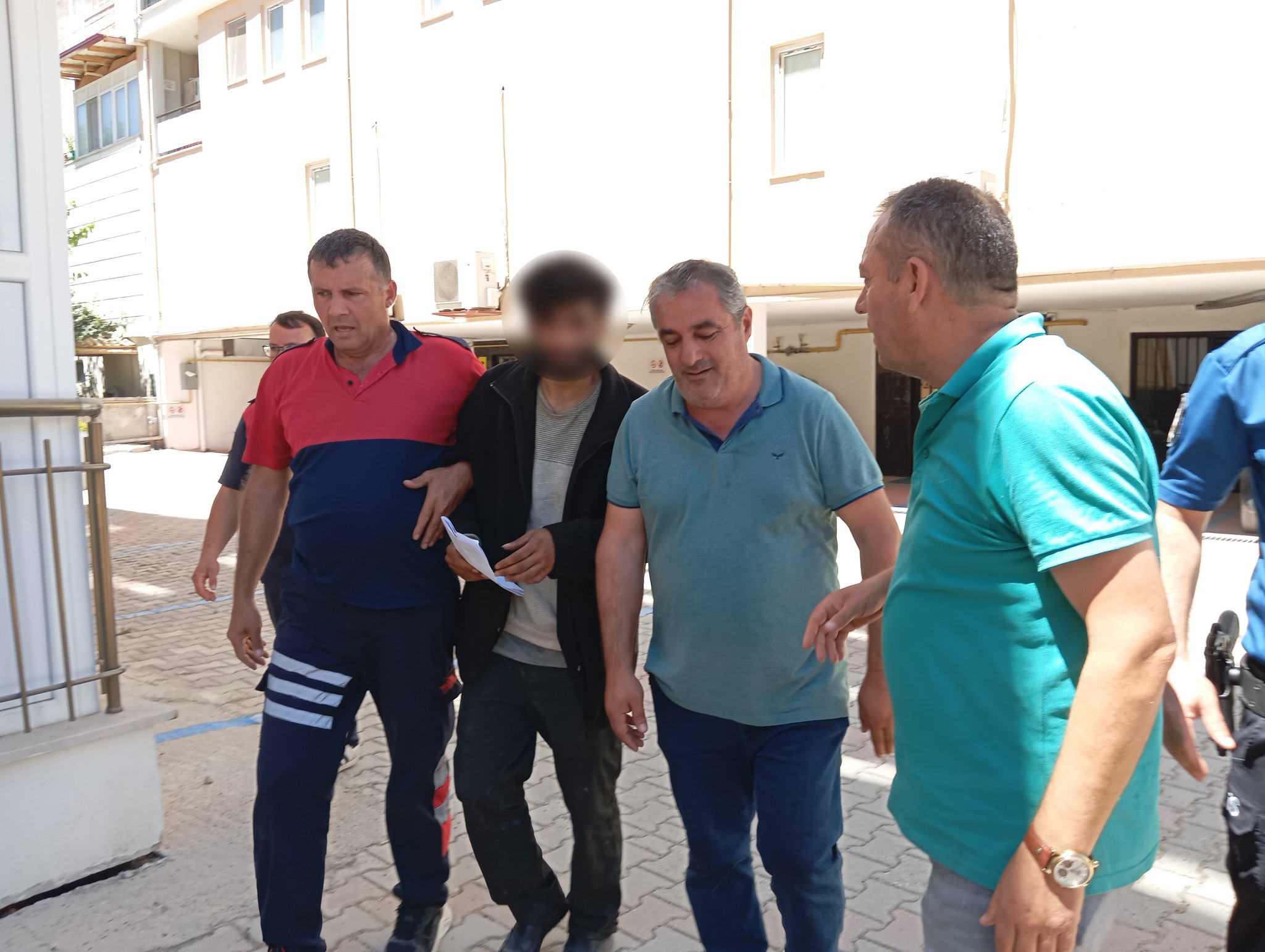 Canınakıymagirisimindebulunduparayıalıncavazgecti