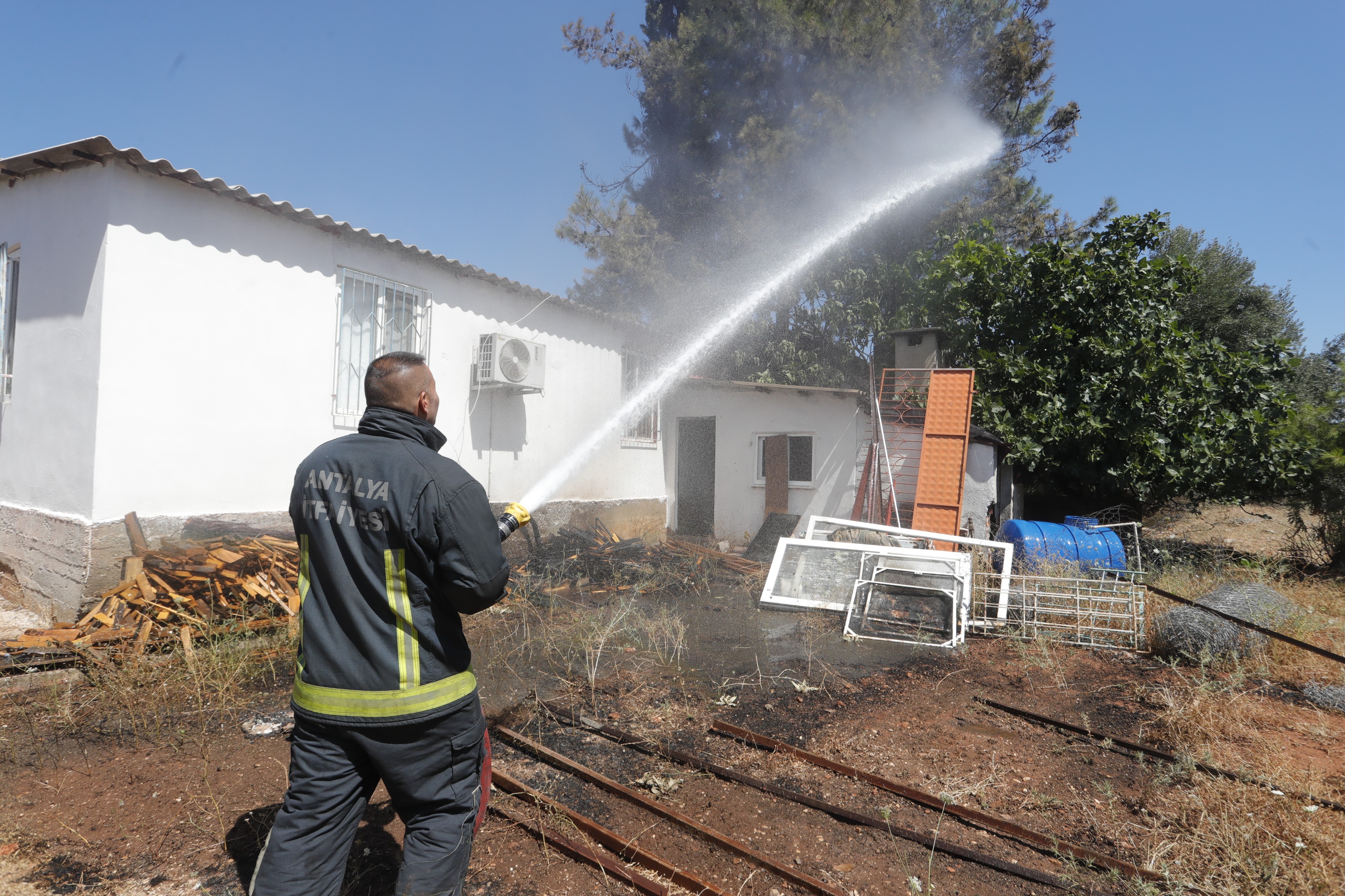 Gecekondularinarasindayangincikti (2)