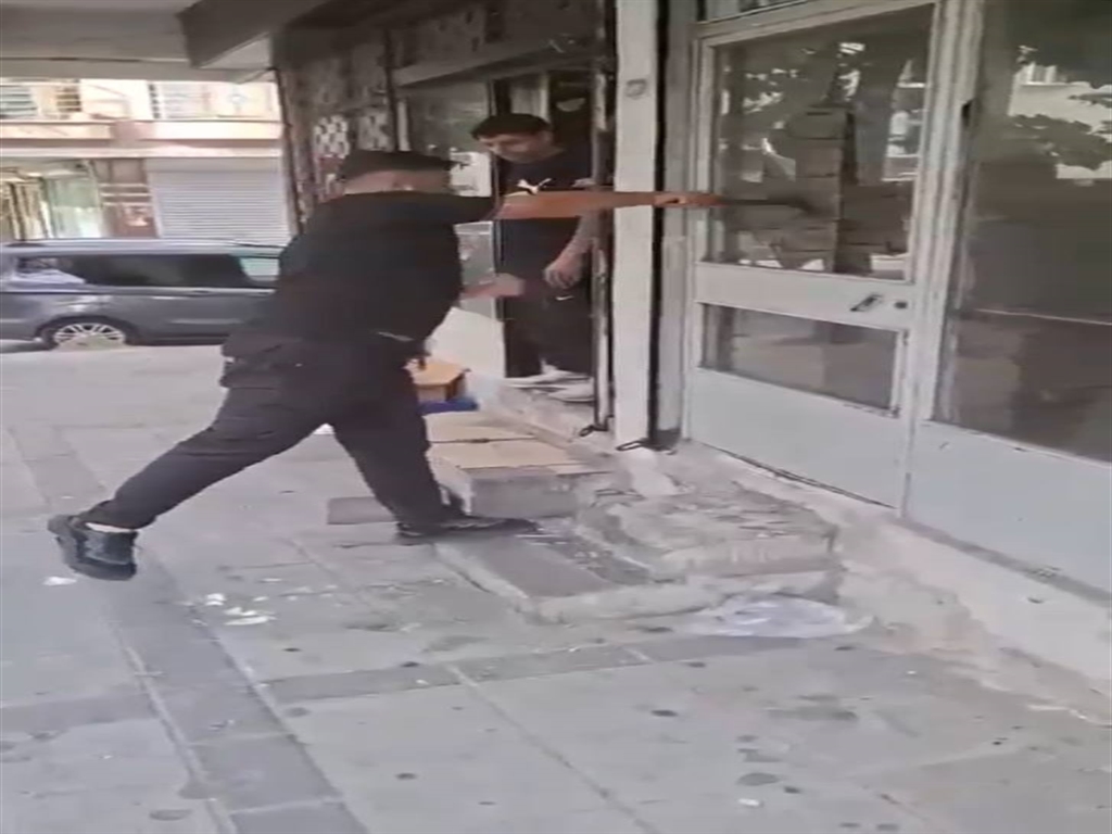 Isyerindekitelefoncamcerceveindi