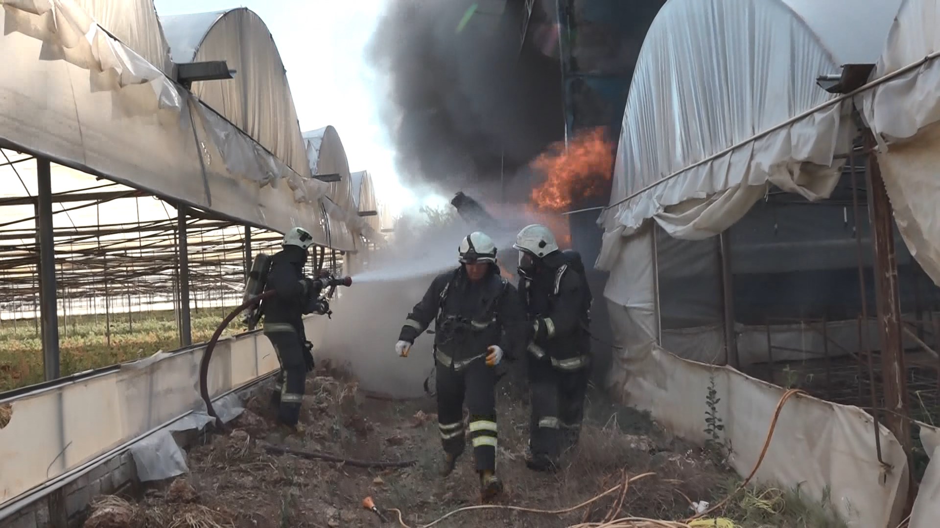 Itfaiyeekipleriazdahacanindanoluyordu