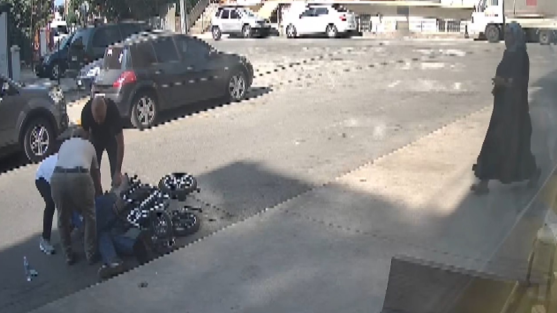 Kaldırımdandusenengellivatandasaesnafyardımetti