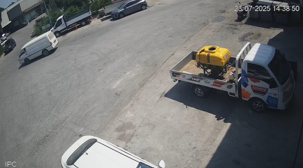 Kamyonetilehafifticariaraccarpisti