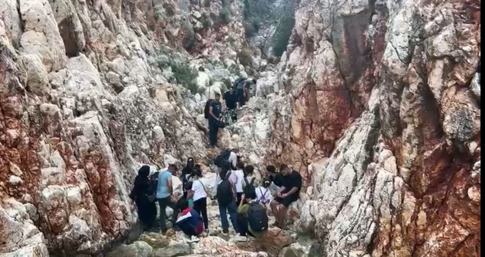 Kastaduzensizgocmenyakalandi