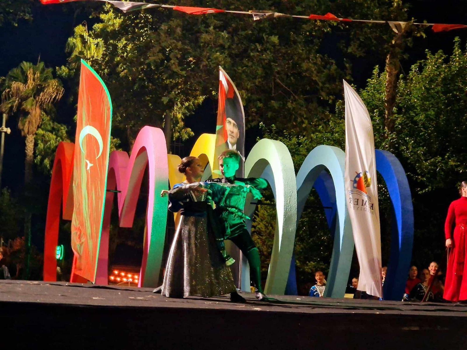 Kemerdegurcudanstopluluguizleyenlerihayranbirakti