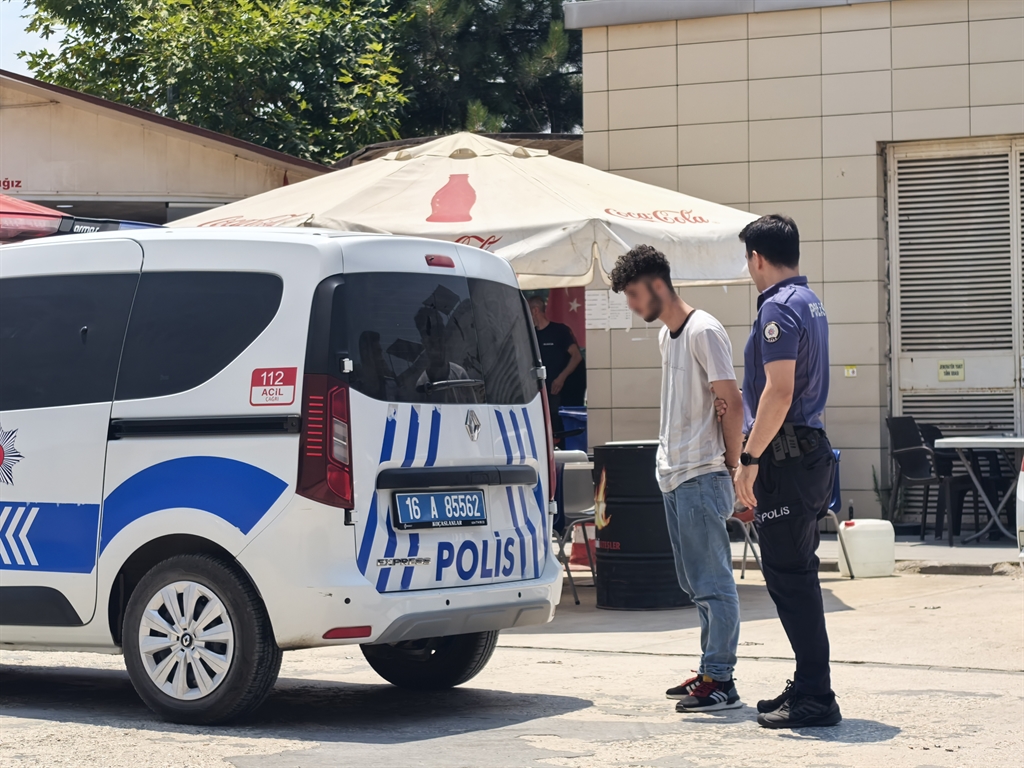 Kendisini Hortumla Islatmayi Reddeden Bahcivani Darbetti