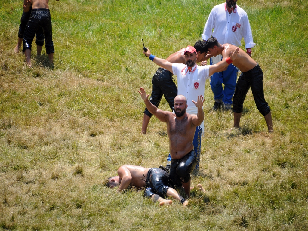 Kirkpinardayarifinalekalanbaspehlivanlarbellioldıu