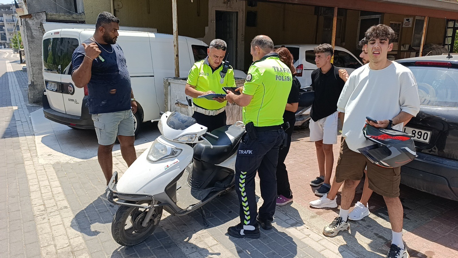 Motosikletliyecezaiislemuygulandi