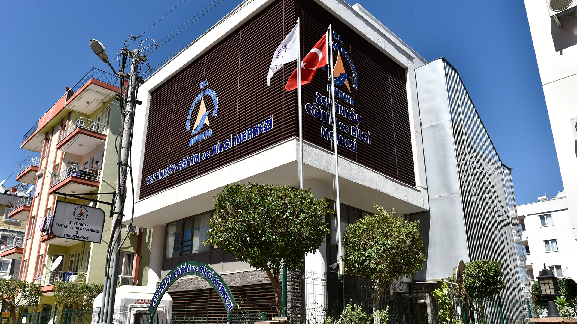 Muratpasadan140Ogrencilgsdebasariyaimzaattı (2)