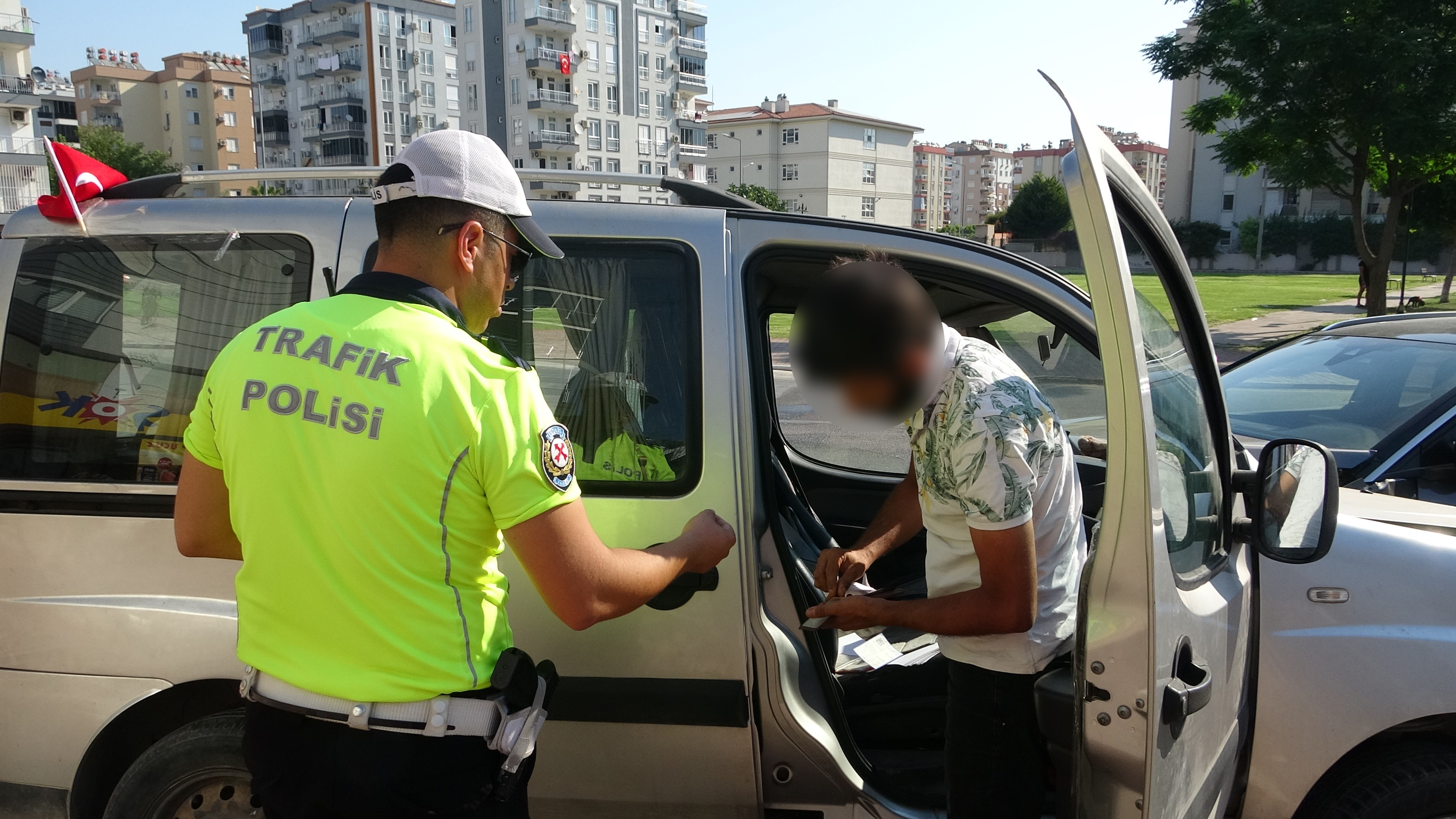 Parkhalindekiotomobilecaprti