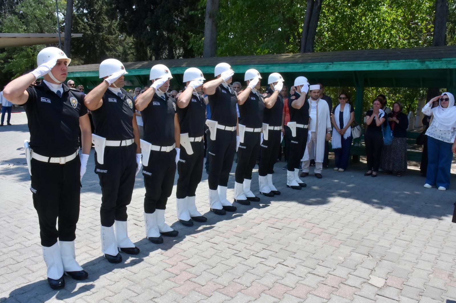 Polismemurukazakursununakurbangitti