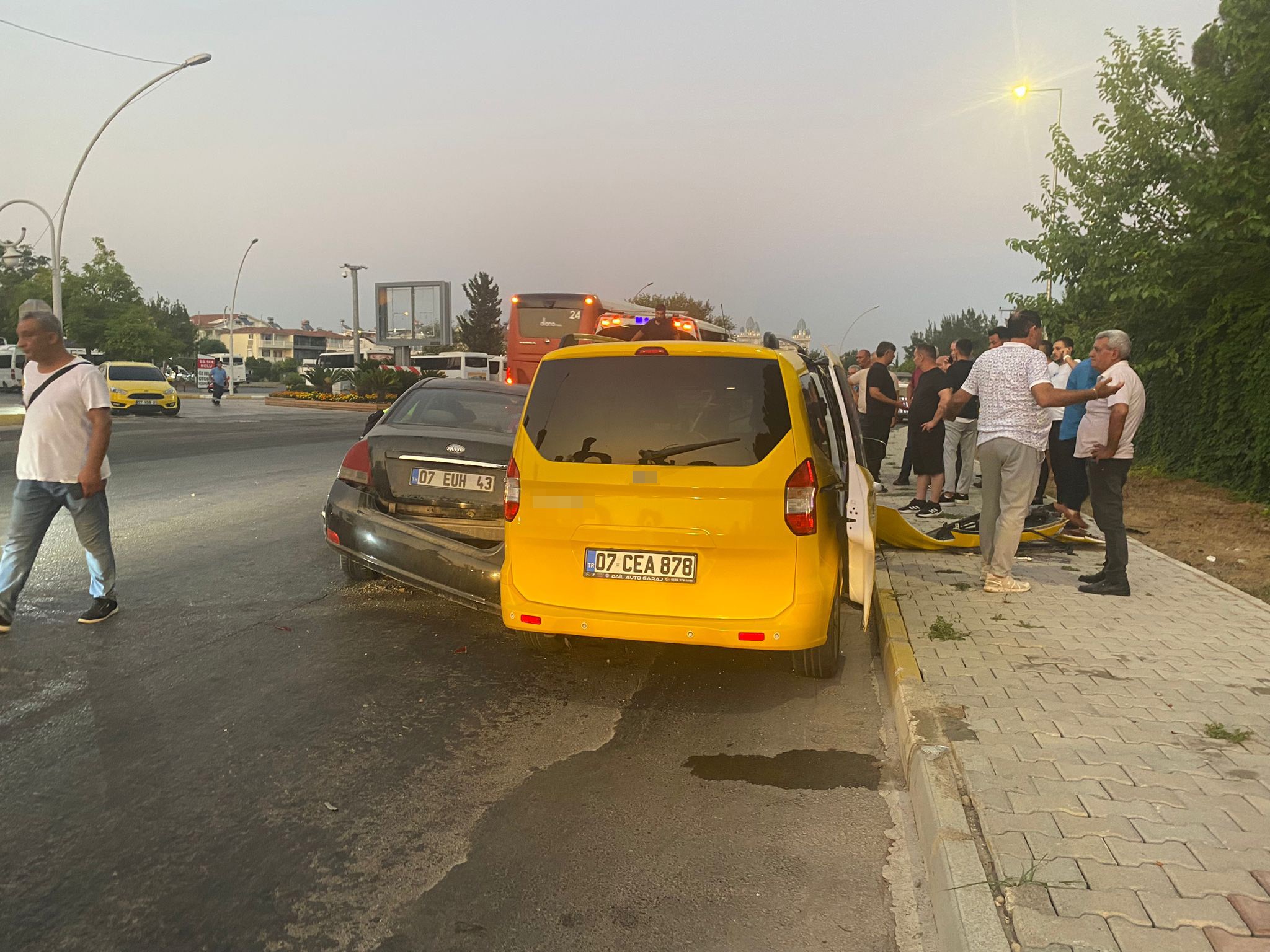 Ticaritaksiileotomobilcarpisti