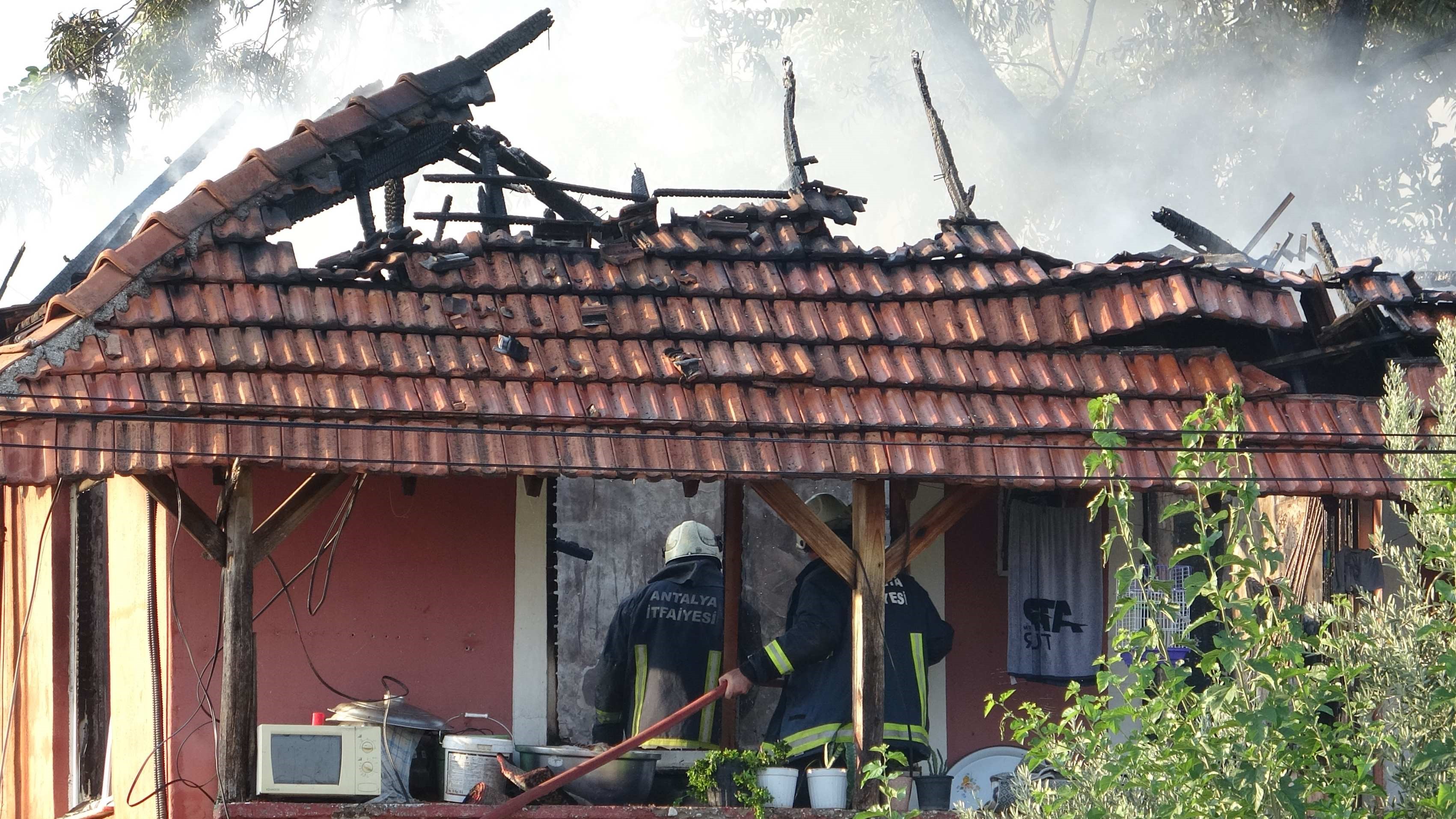 Torunlariniyangindankurtardi1