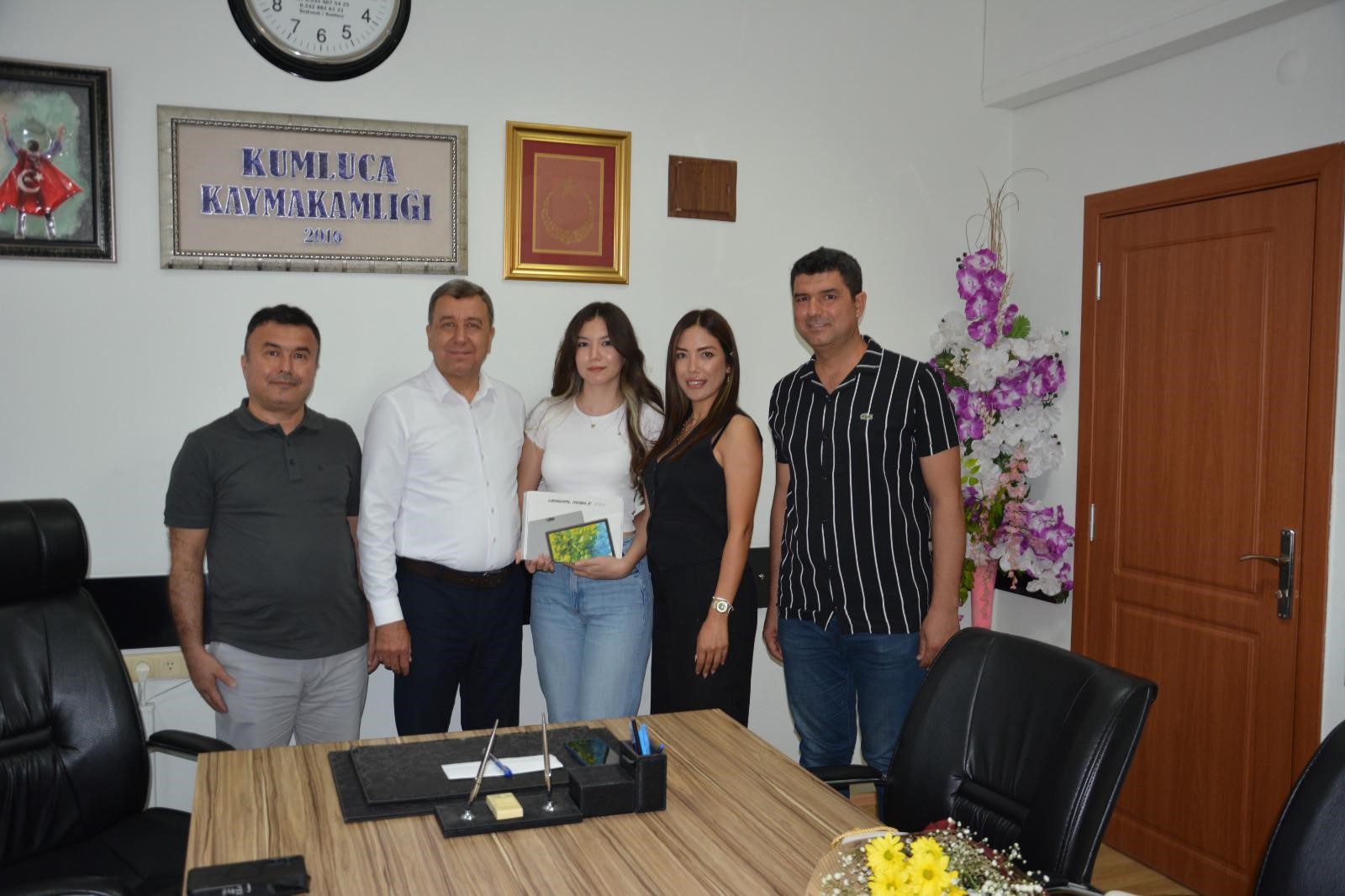 Ucogrenciyeodultakdimedildi