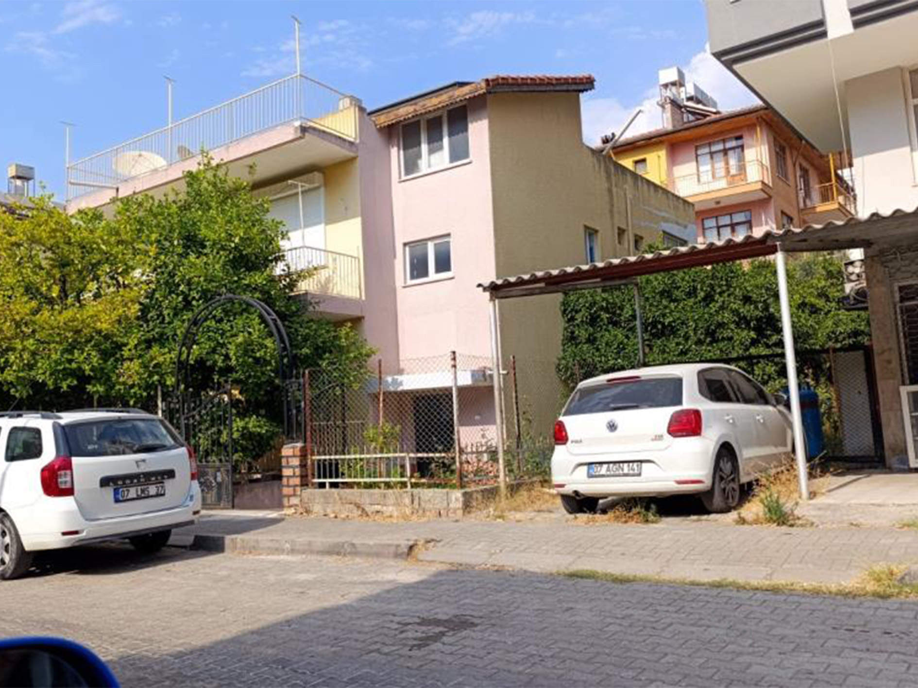 Yalnizyasadigievdekizkardesitarafindanolubulundu