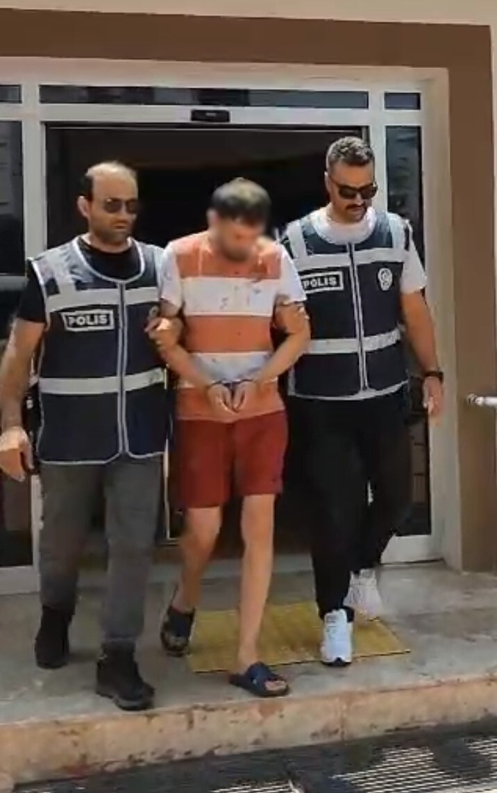 Yüzlercekisitutuklandi