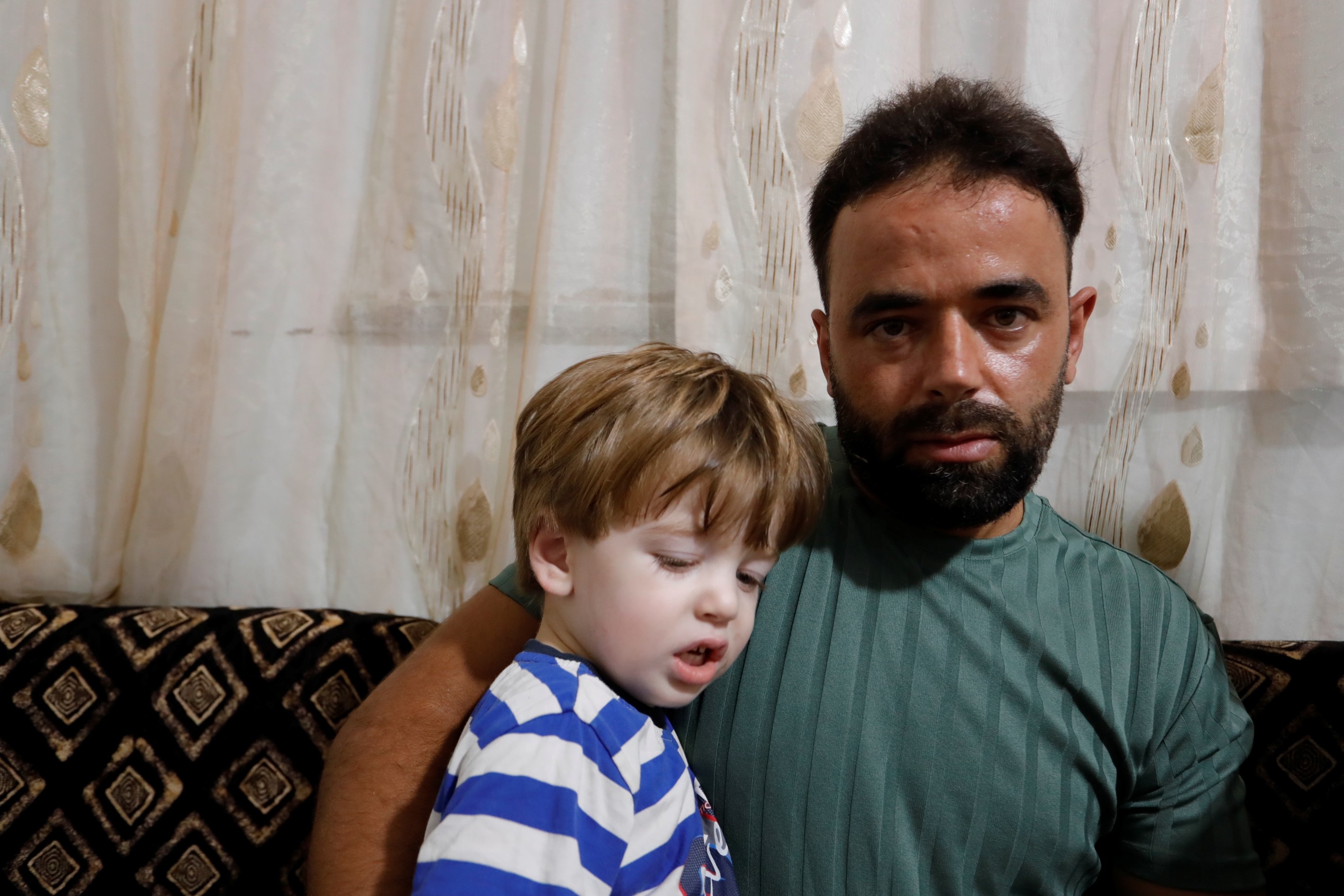 3Yasindakicocugaatsaldirdiartikhayvanlardankorkuyor