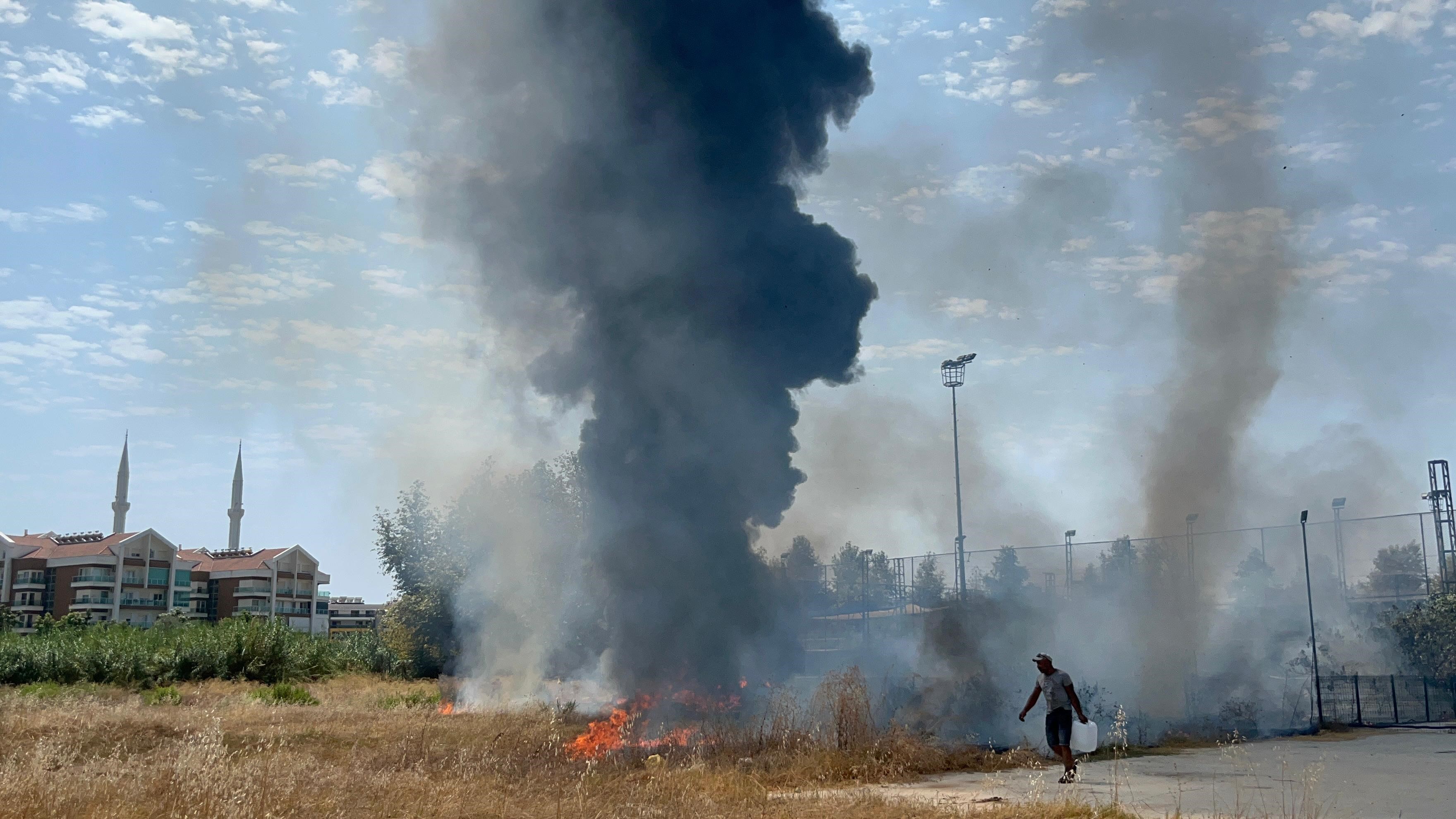 Alanyadayanginpanigilunaparktabasladiotlukalanasicradi