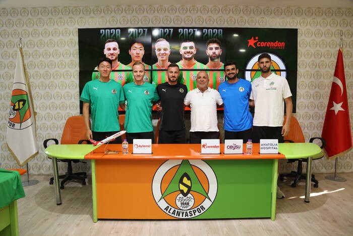 Alanyaspor4Oyuncuylasozlesmeyeniledi