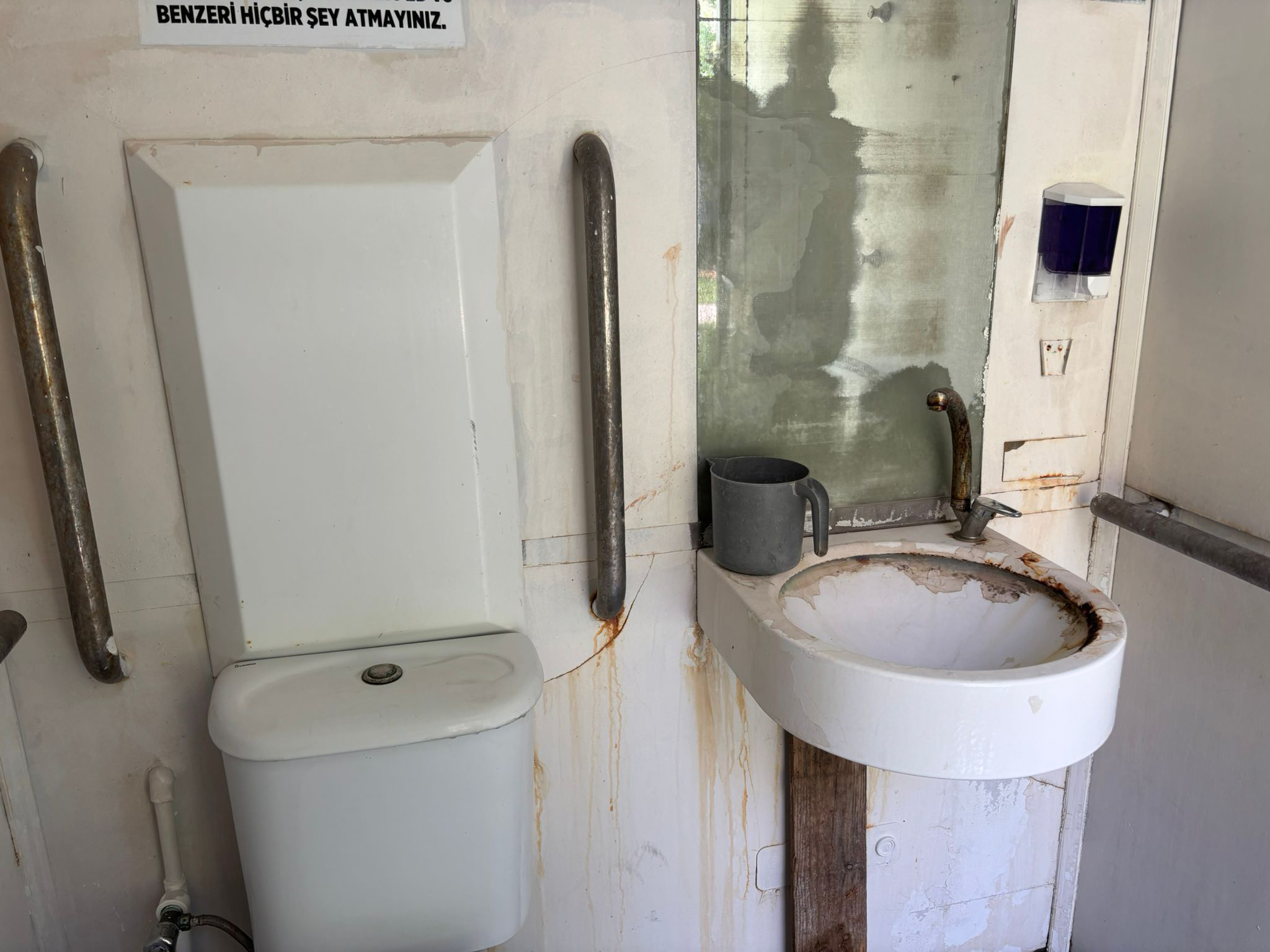 Antalyadakadinlarplajindakirlilik