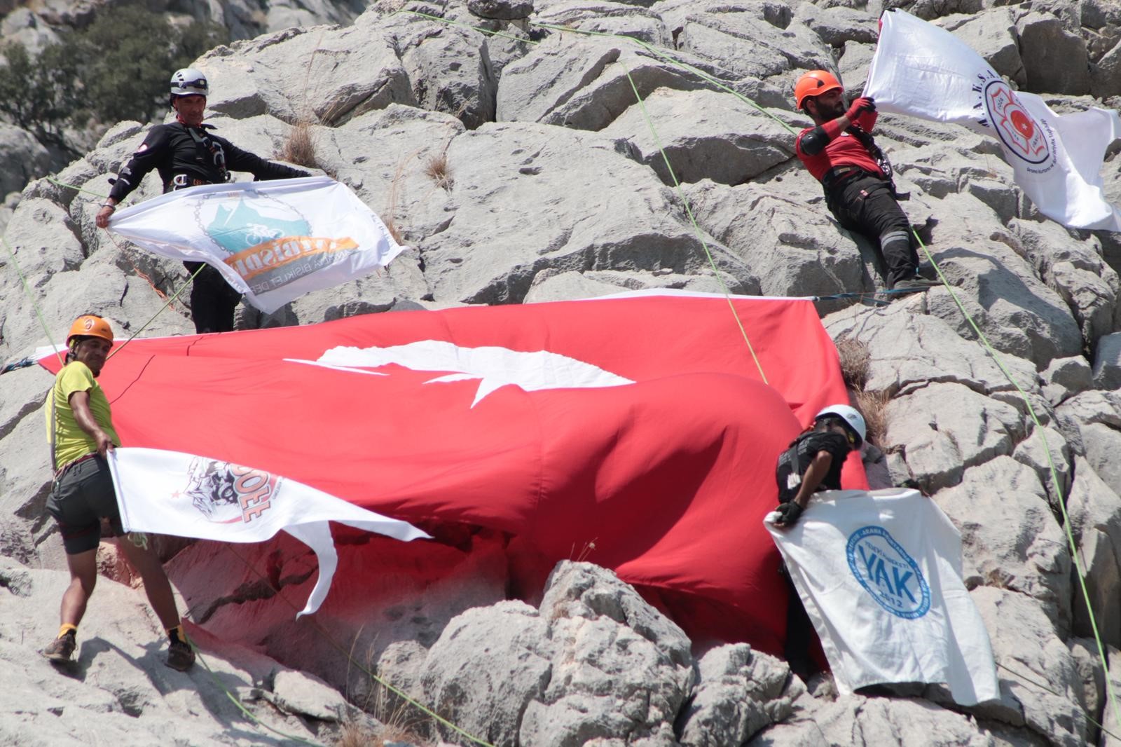 Antalyadazaferbayramicoskuylakutlandi