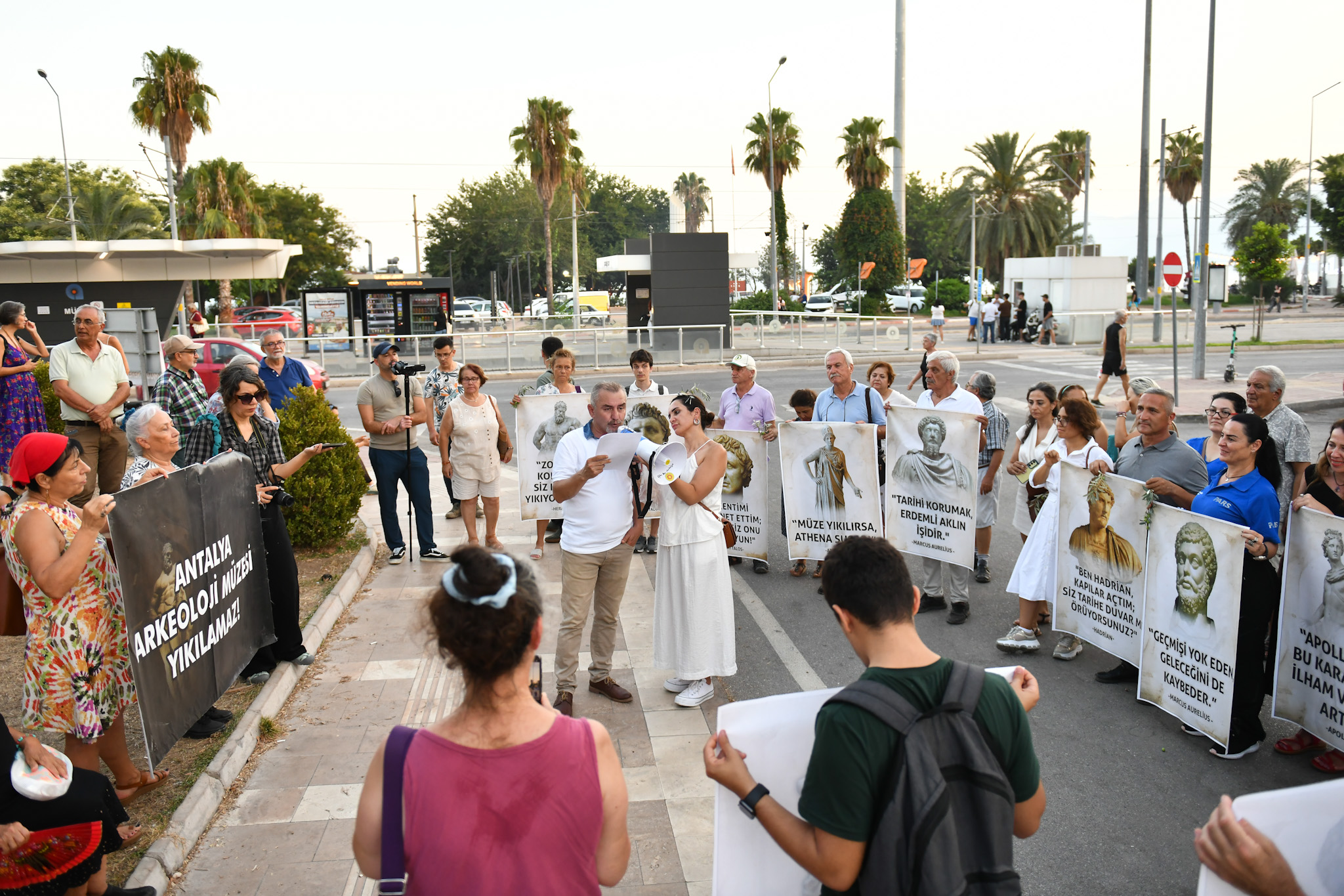 Antalyamuzesininyikimkararinatepkilersuruyor