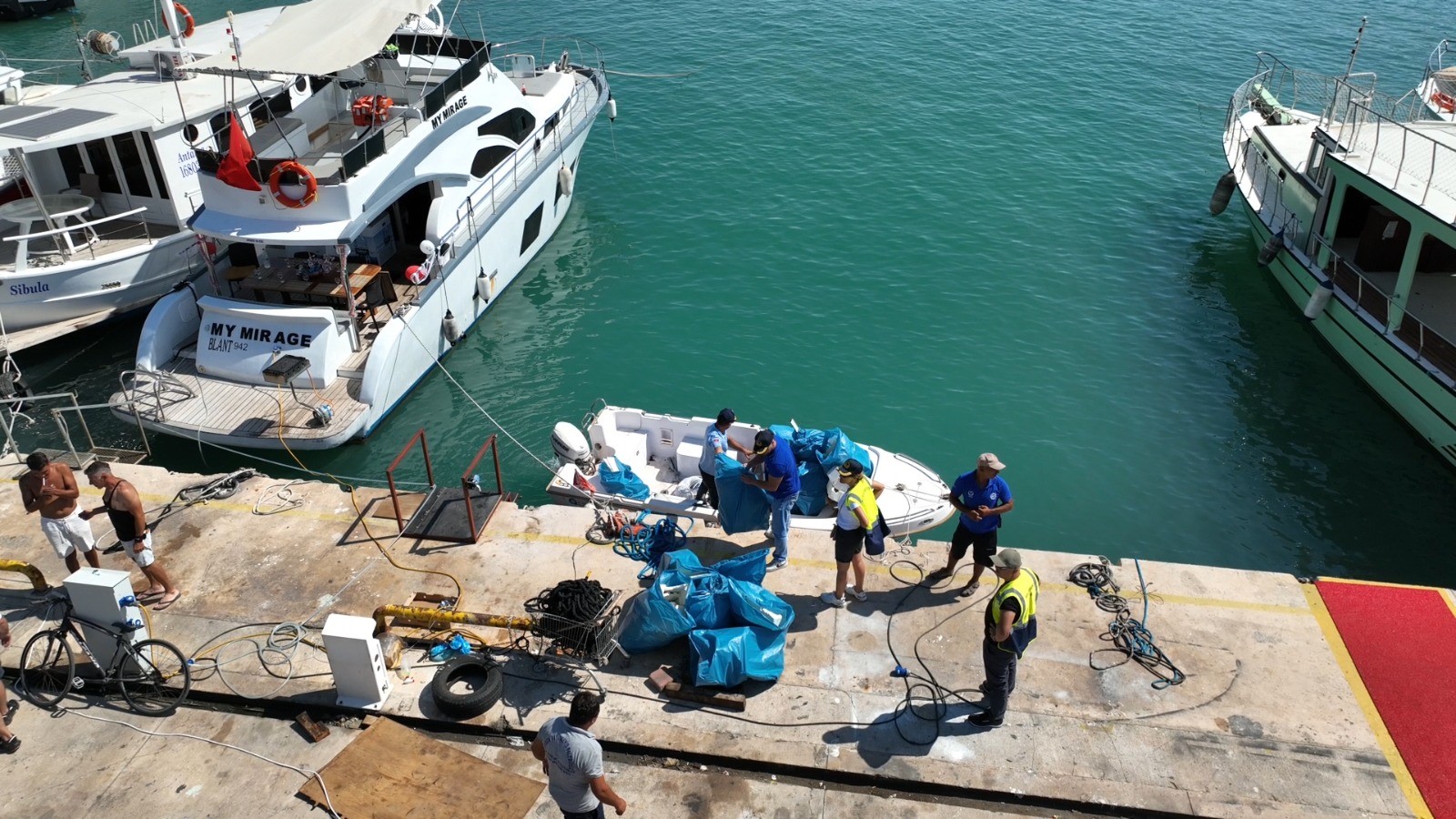 Balikcibarinagindantonlarcacopcikarildi