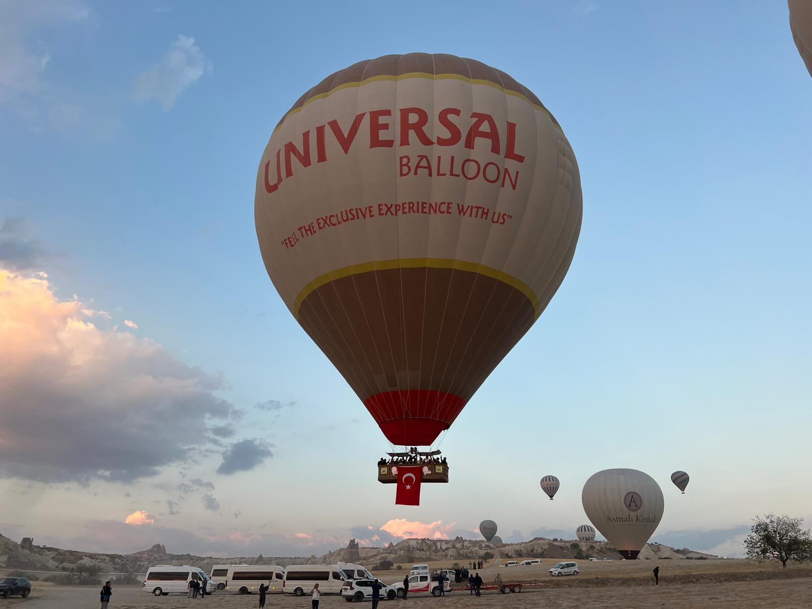 Balonlarbayraklarlahavalandi