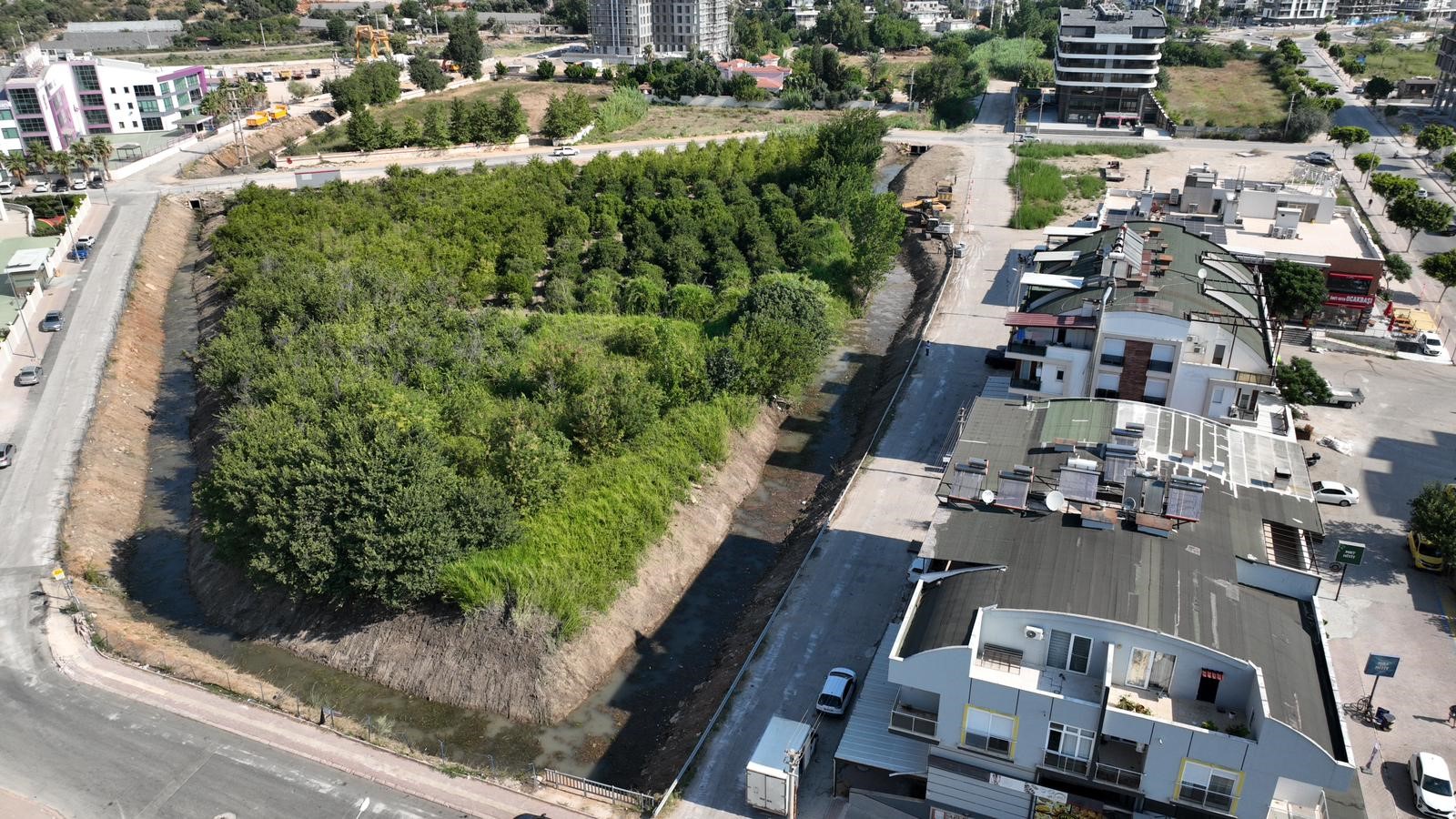 Buyuksehirbelediyesisarisuyutemizliyor