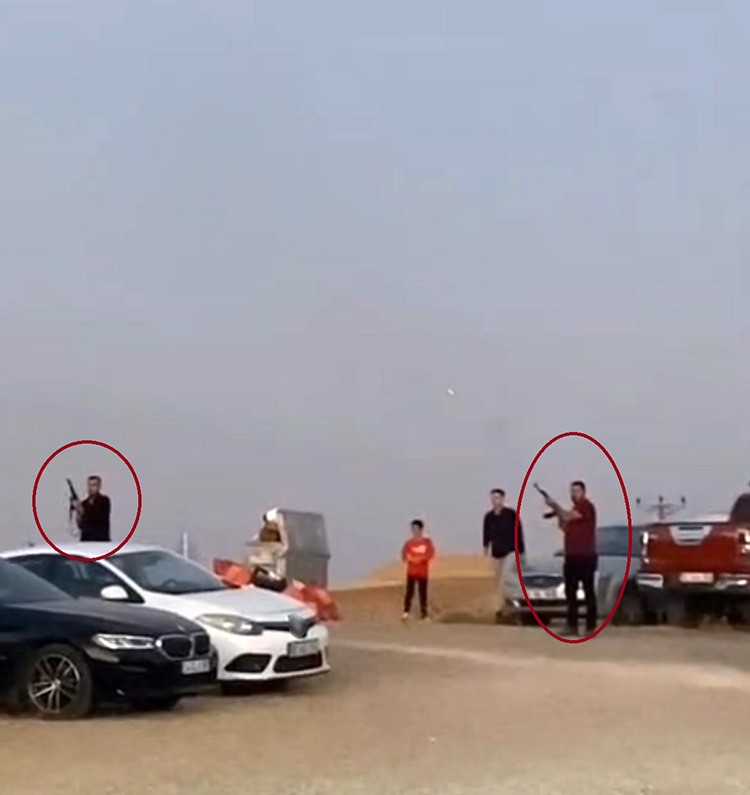 Diyarbakırdakınamerasimindesilahlarkonustu