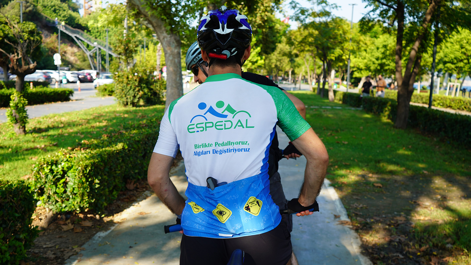 Engellerisporlaasippedallarlabagkuruyorlar