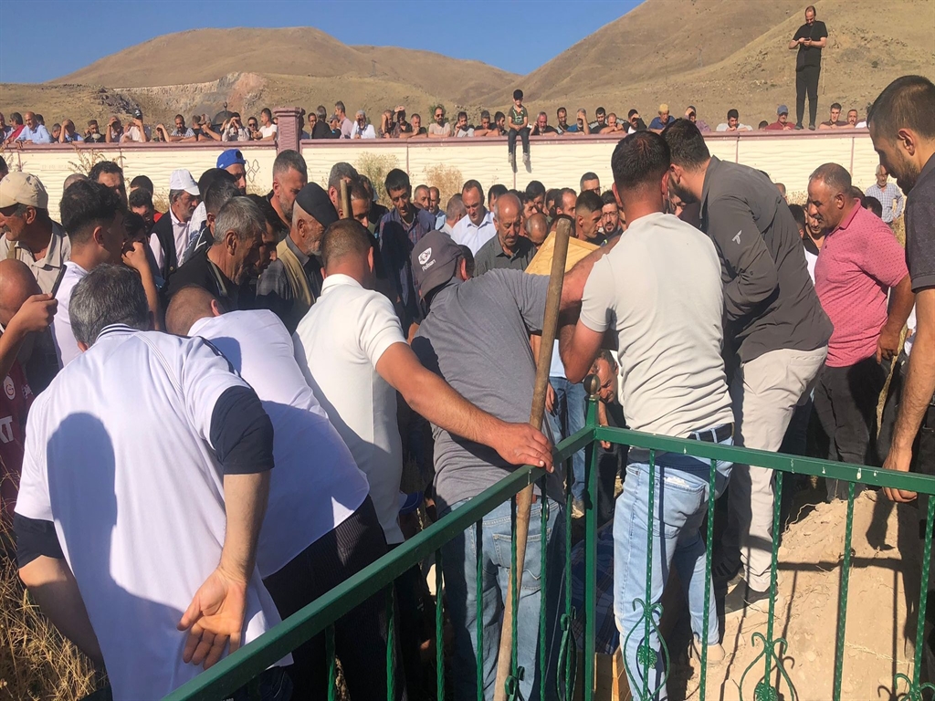 Erzurumdakikazadaolenlertopragaverildi