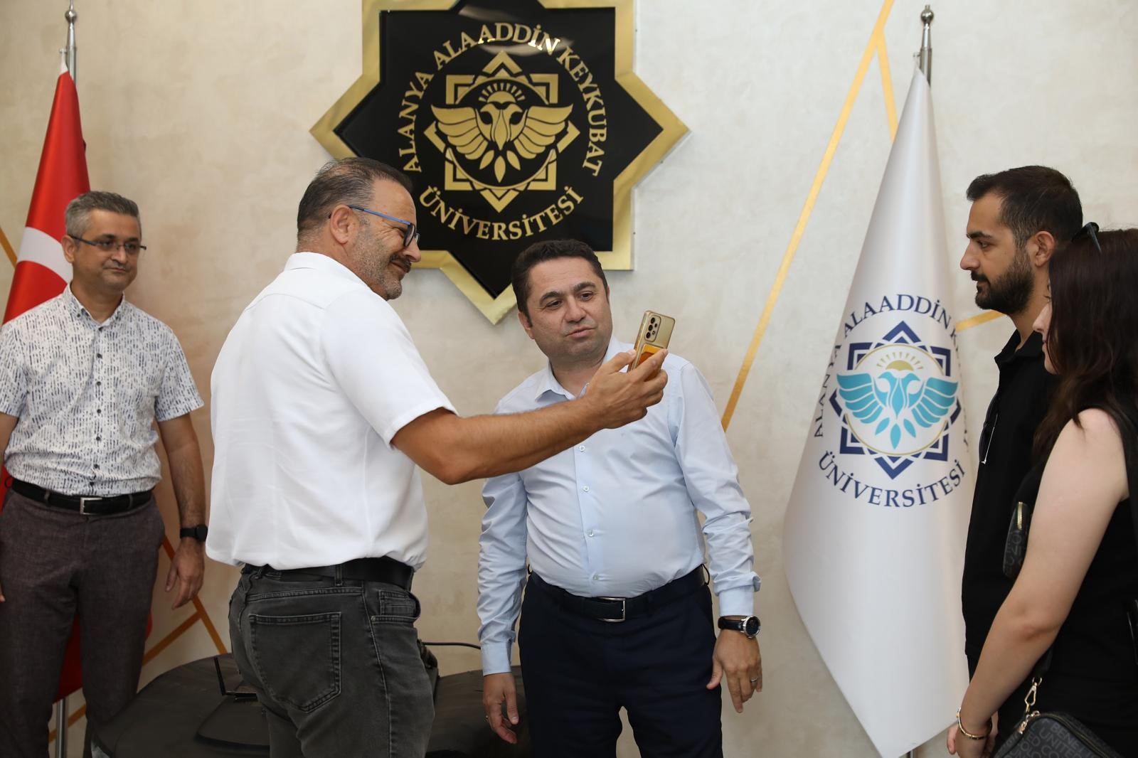 Insansizdenizaraciileyarismayahakkazandilar