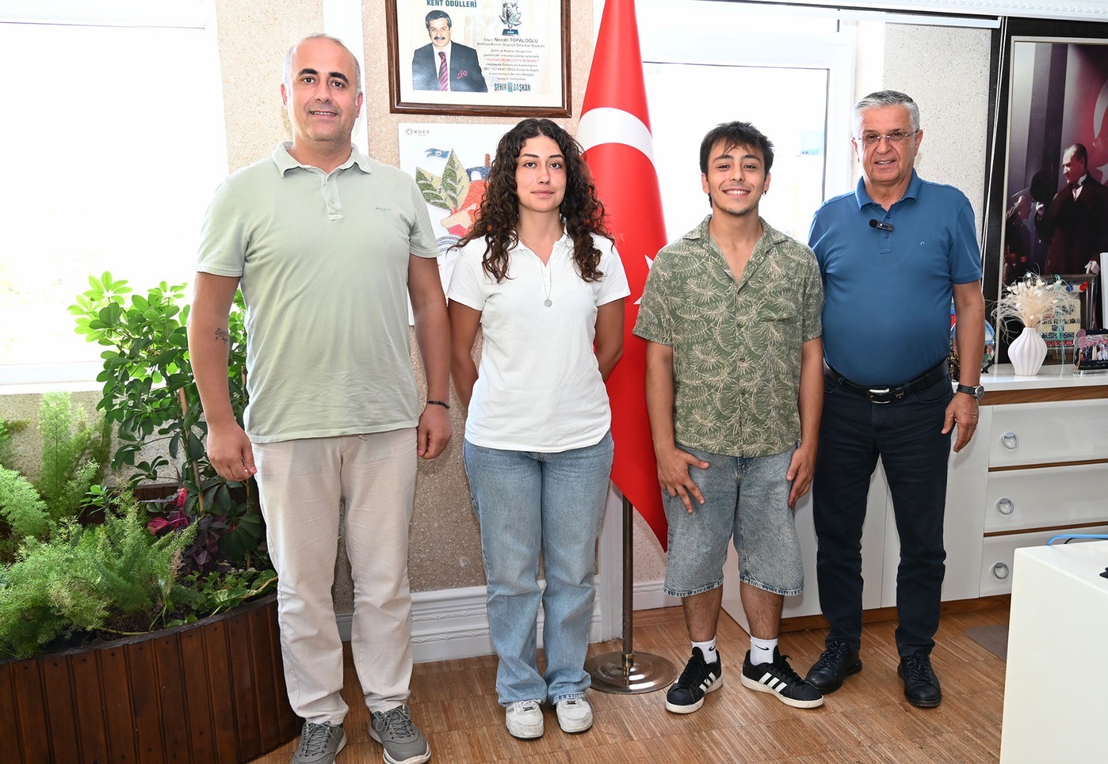 Kemerdebelediyenindesteksagladigiogrencilerzirvede