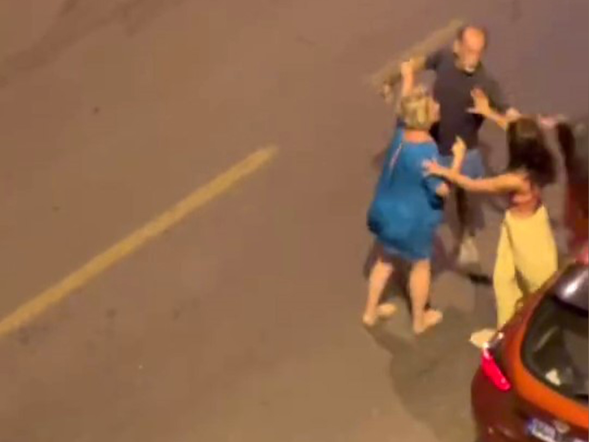 Kusadasindasokakortasindakavgakamerada