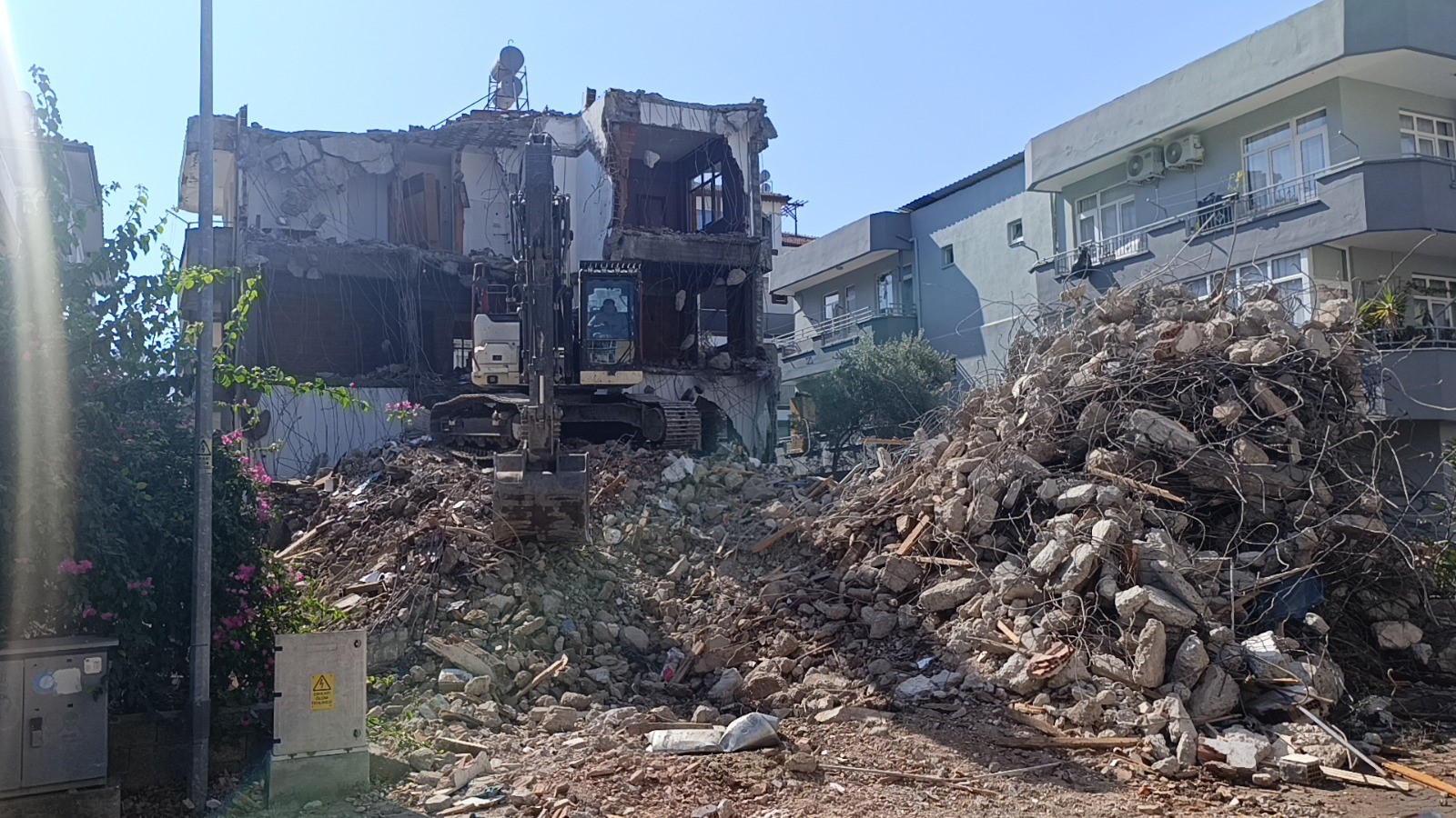 Mahallelisikayetcidepremoluyorsandilar